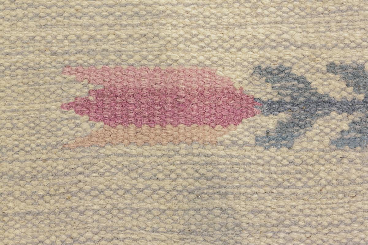Scandinavian Rug Rollakan Soft Color Palette In Good Condition For Sale In Ferrara, IT
