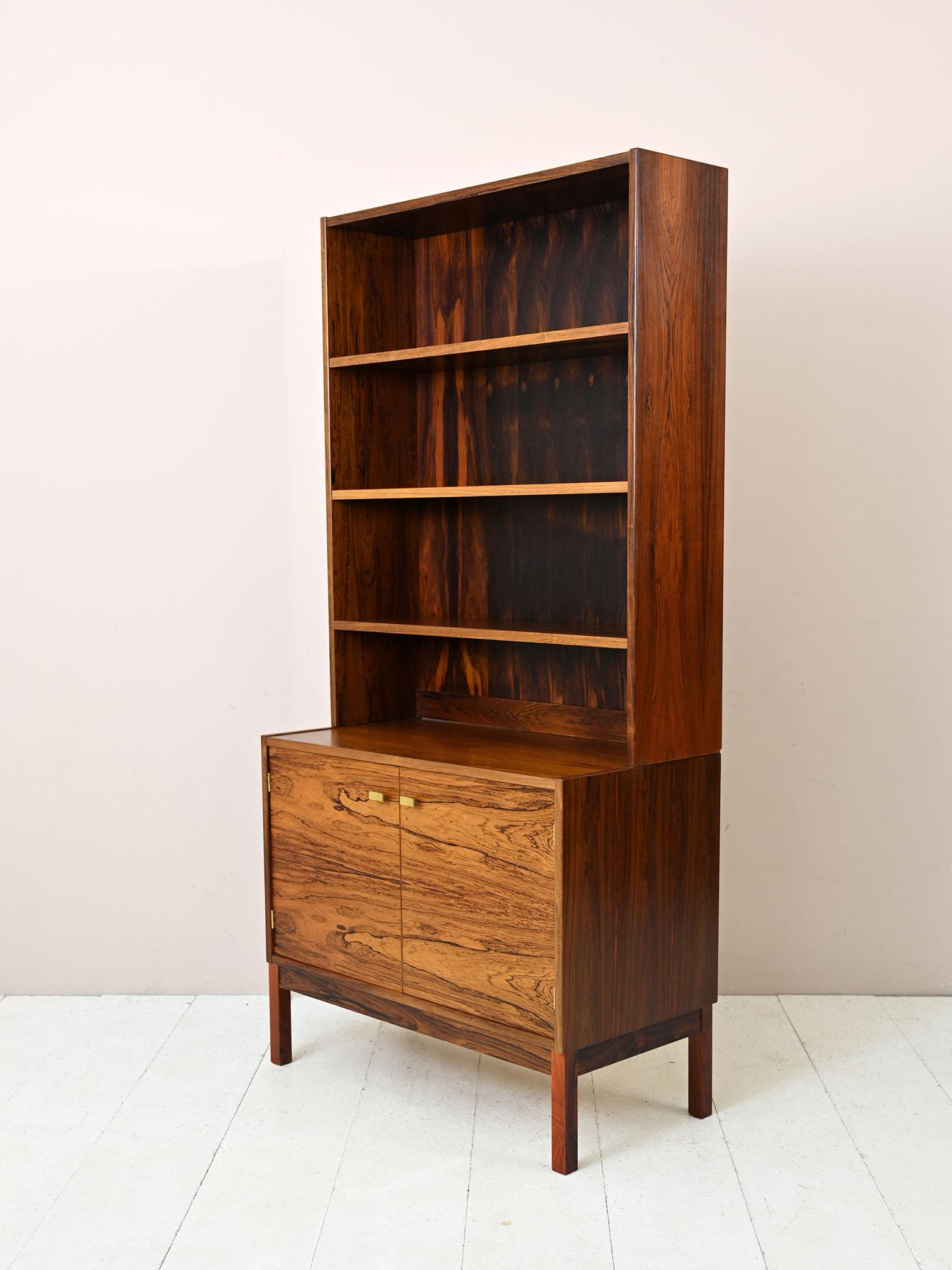 Scandinavian rosewood bookcase In Good Condition For Sale In Brescia, IT
