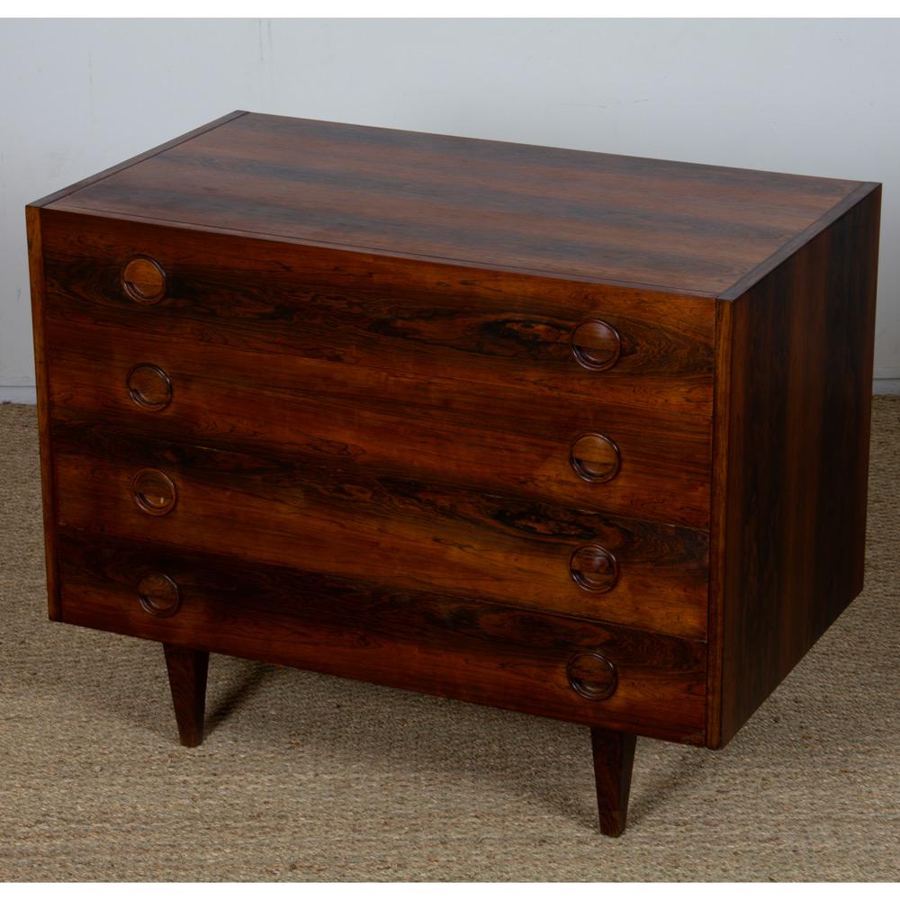 Milieu du XXe siècle Scandinavian rosewood chest of drawers from the 1960s en vente