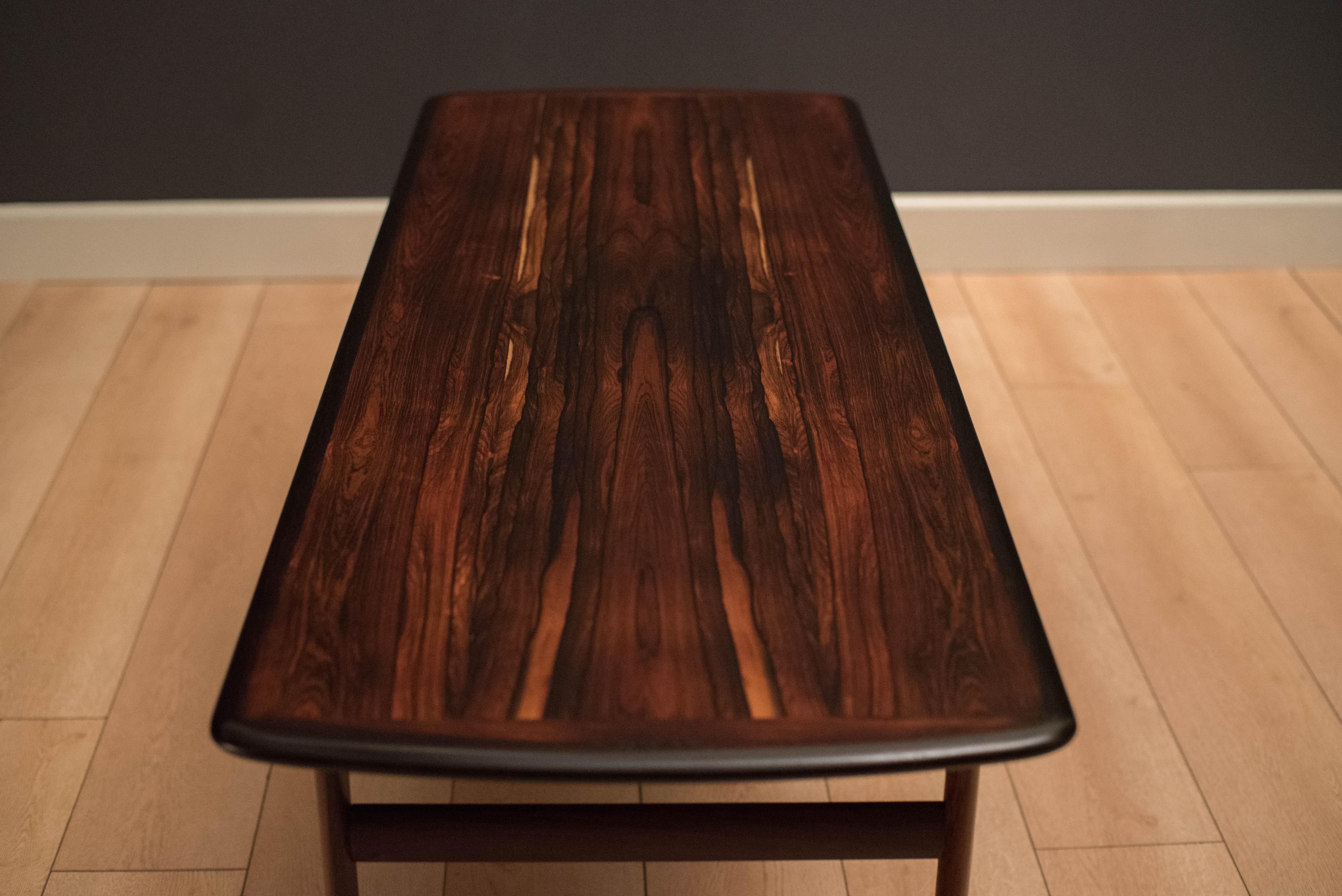 Scandinavian Rosewood Coffee Table by Westnofa In Good Condition For Sale In San Jose, CA