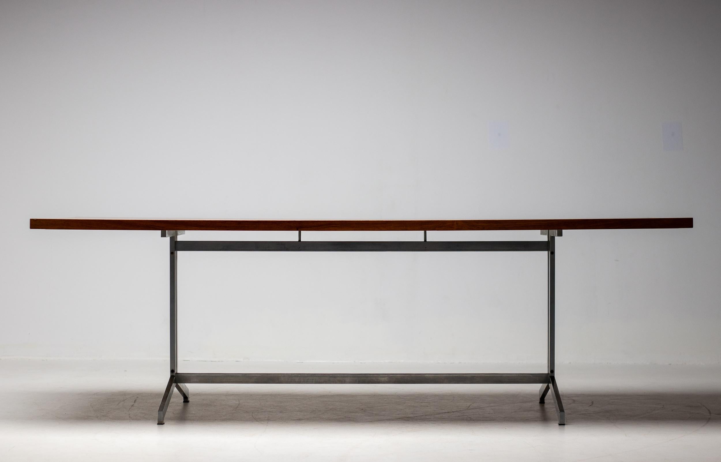 Table de conférence scandinave en bois de rose en vente 3