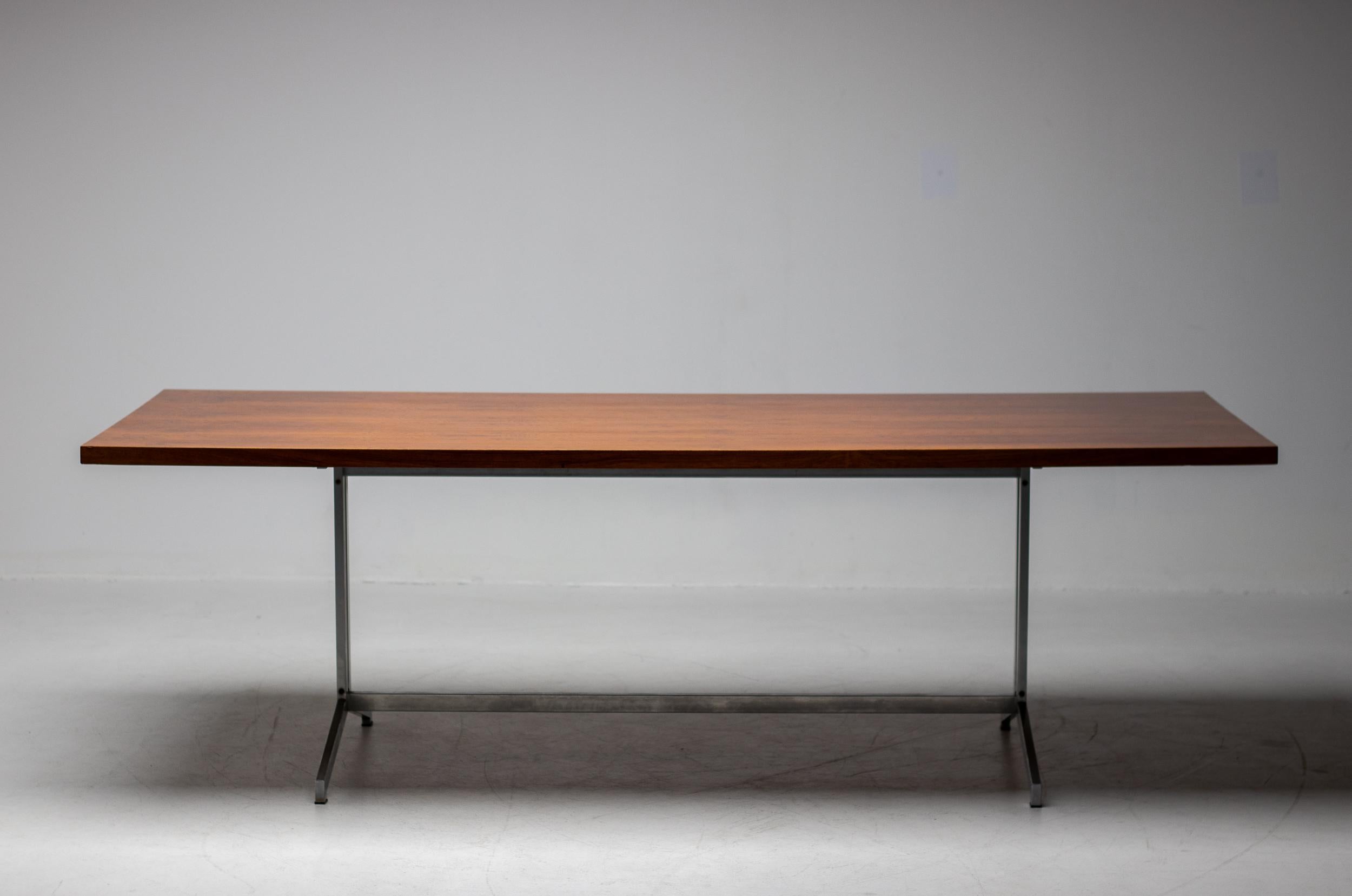 Table de conférence scandinave en bois de rose en vente 4