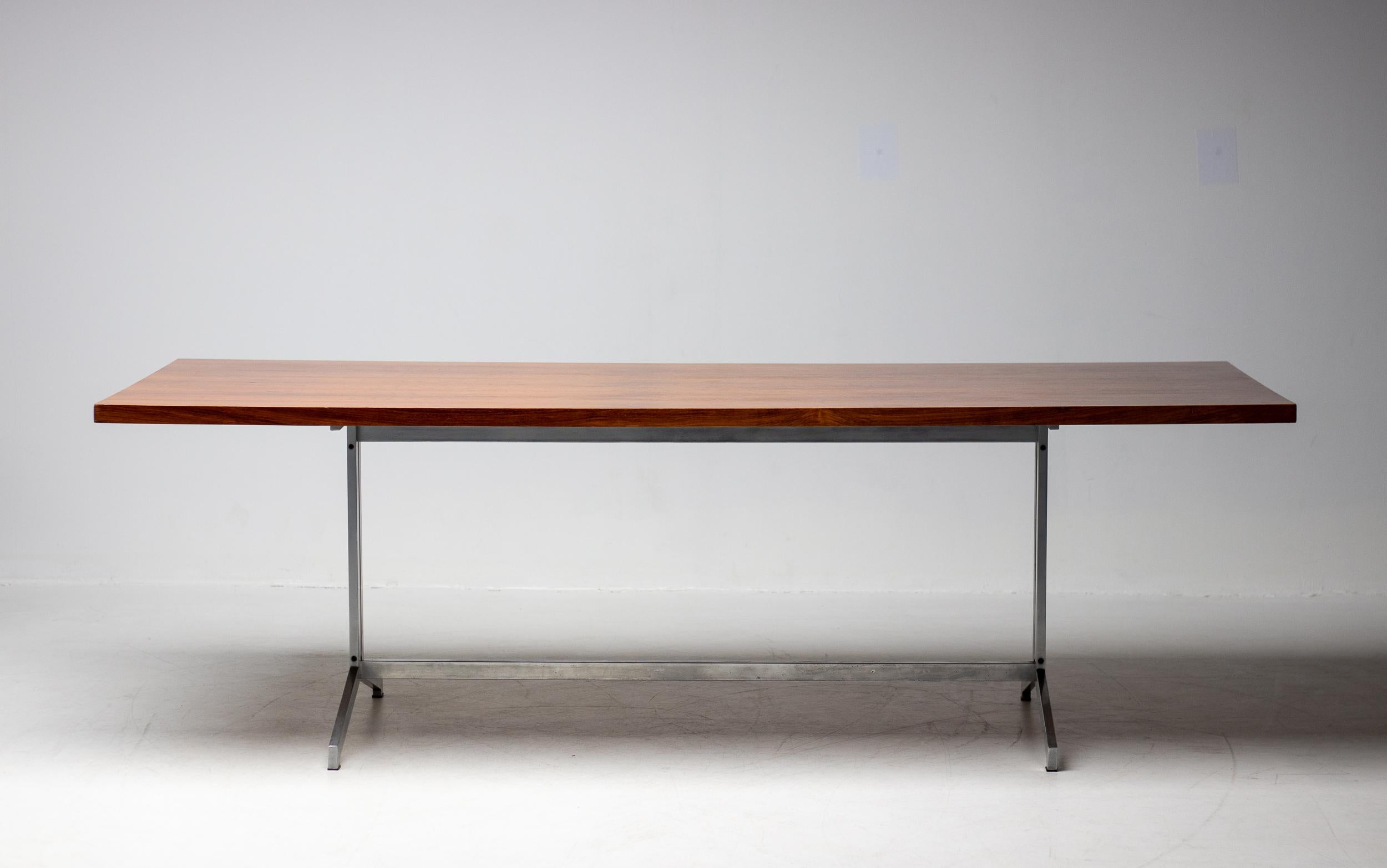 Table de conférence scandinave en bois de rose en vente 7