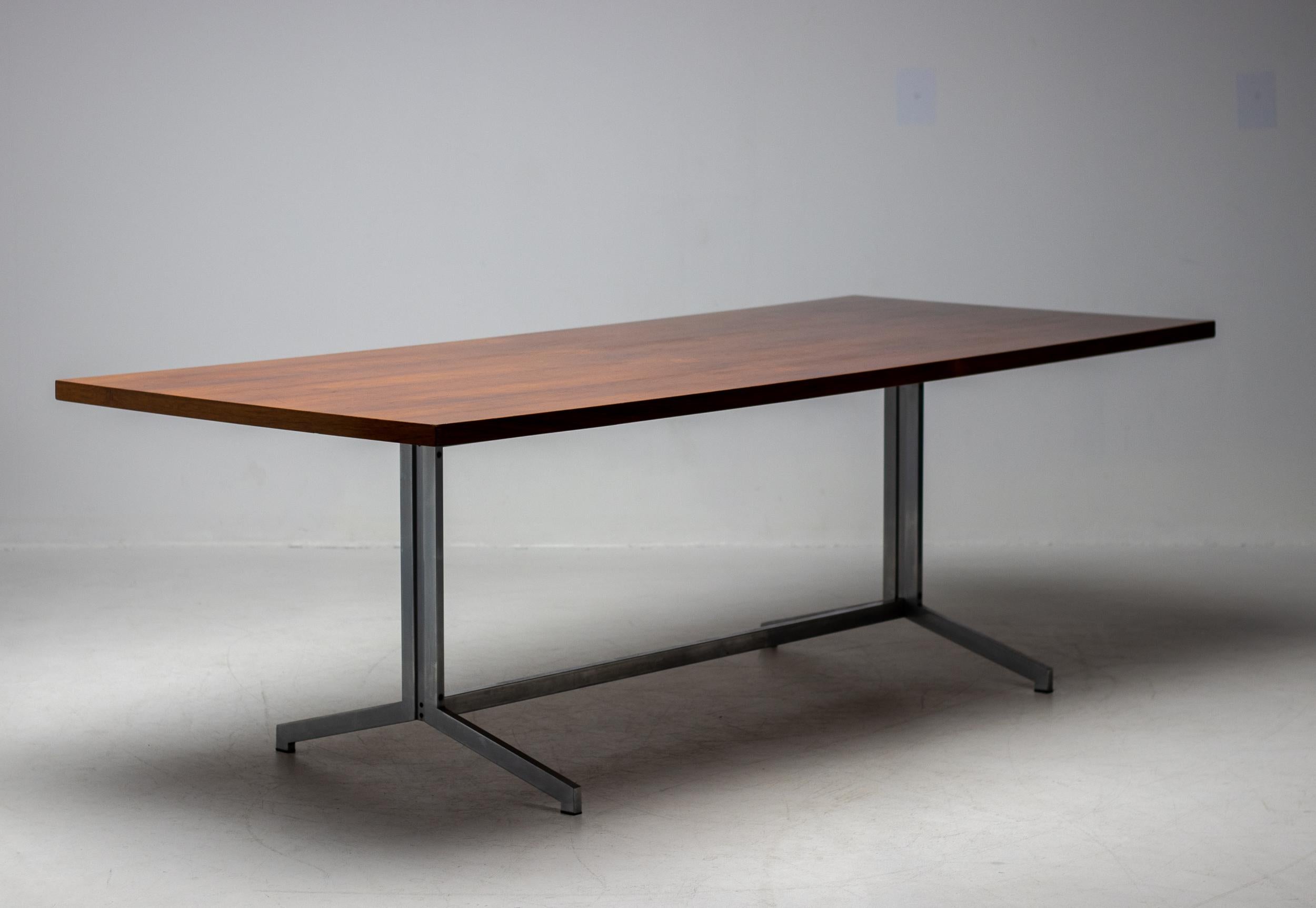 Scandinave moderne Table de conférence scandinave en bois de rose en vente