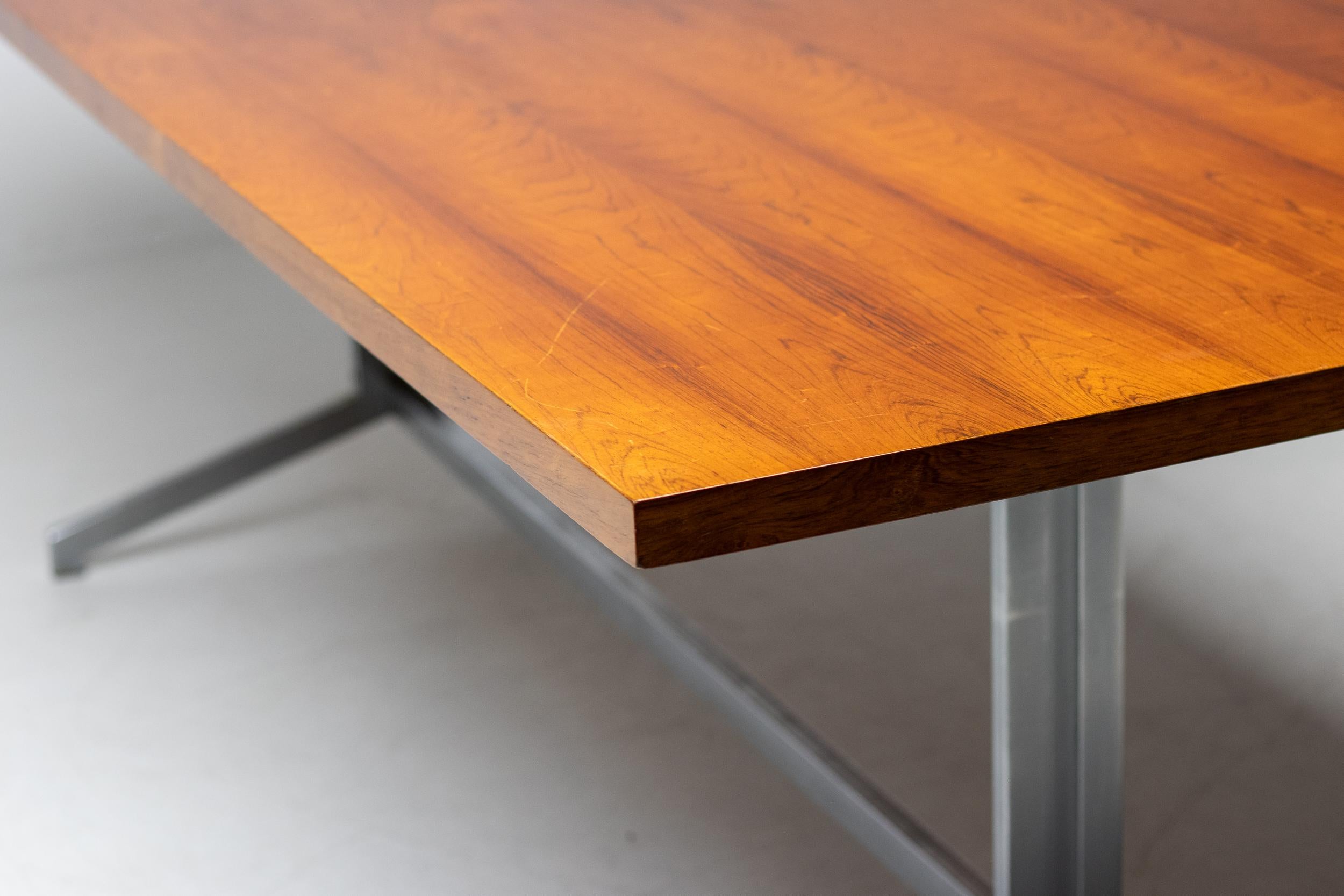 Table de conférence scandinave en bois de rose en vente 2