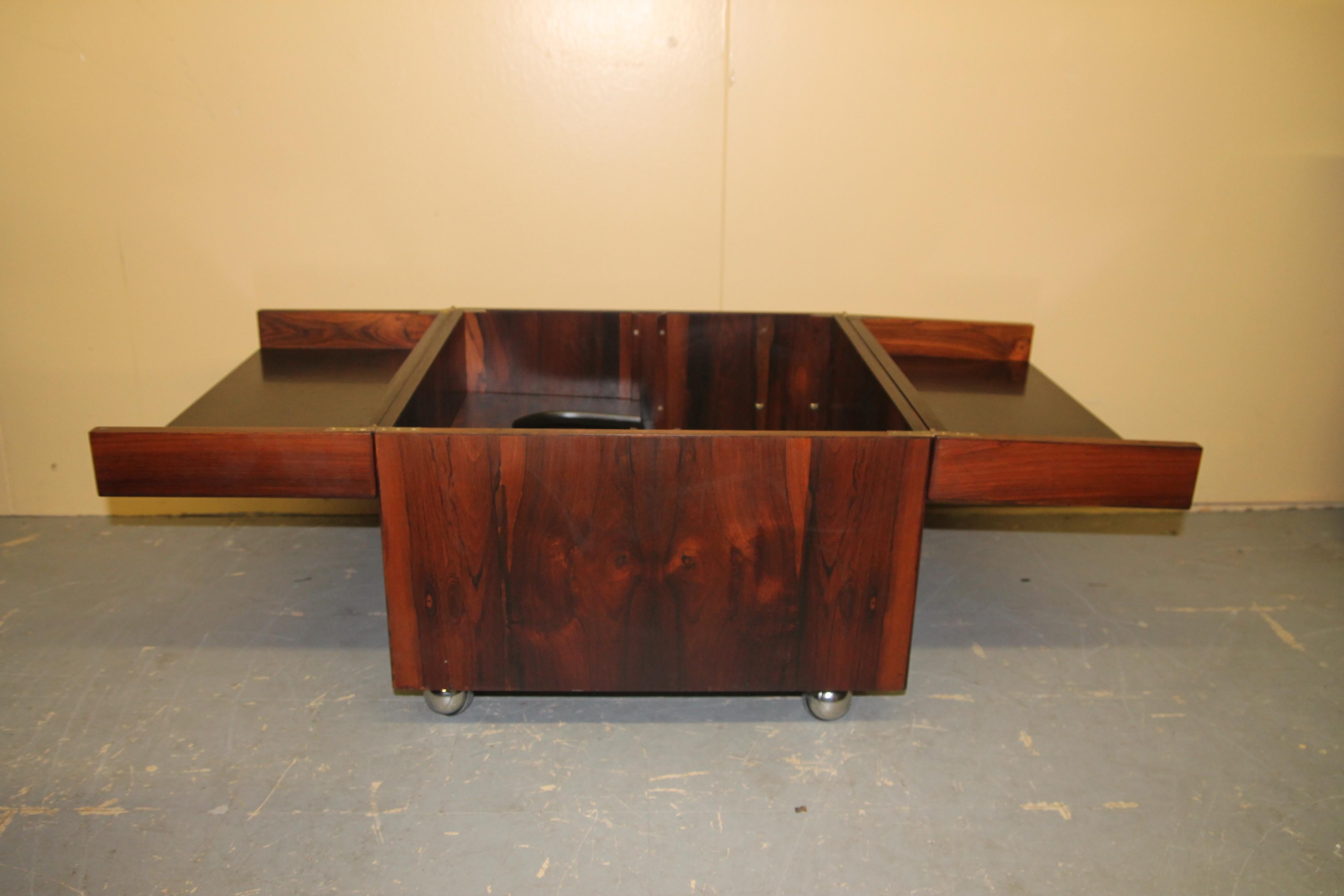 Mid-Century Modern Bar cubique scandinave en bois de rose en vente