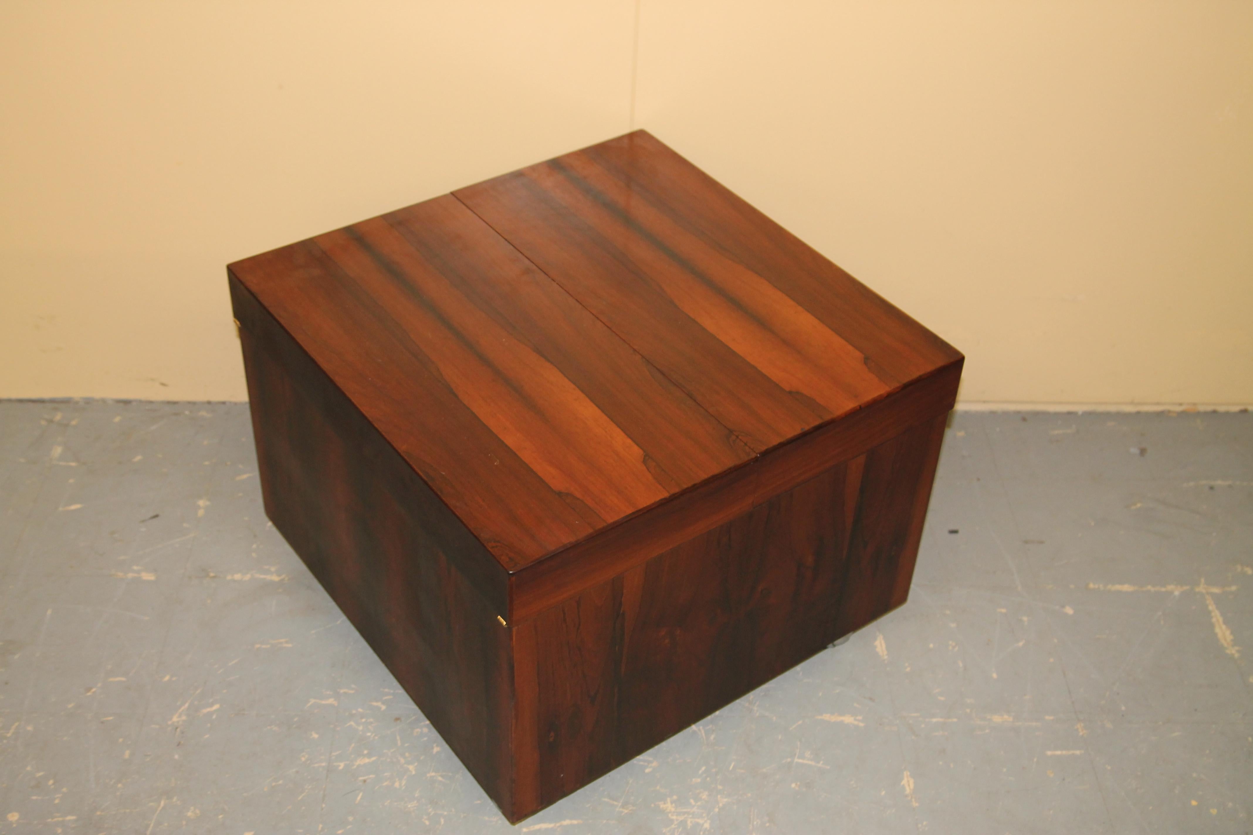 Scandinavian Rosewood Cube Bar In Good Condition For Sale In Asbury Park, NJ