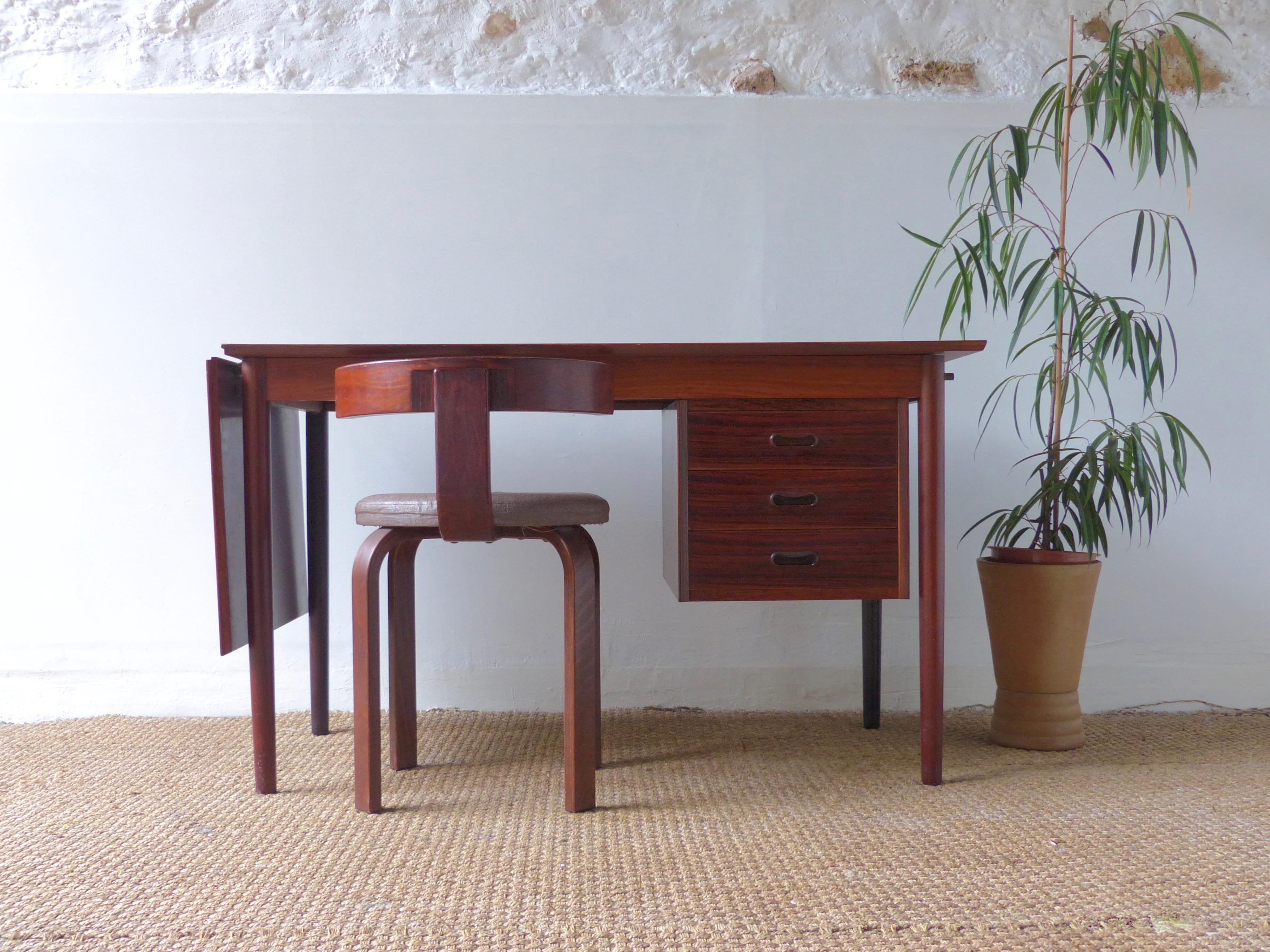 Scandinavian Rosewood Desk by Arne Vodder In Good Condition For Sale In Noiseau, FR