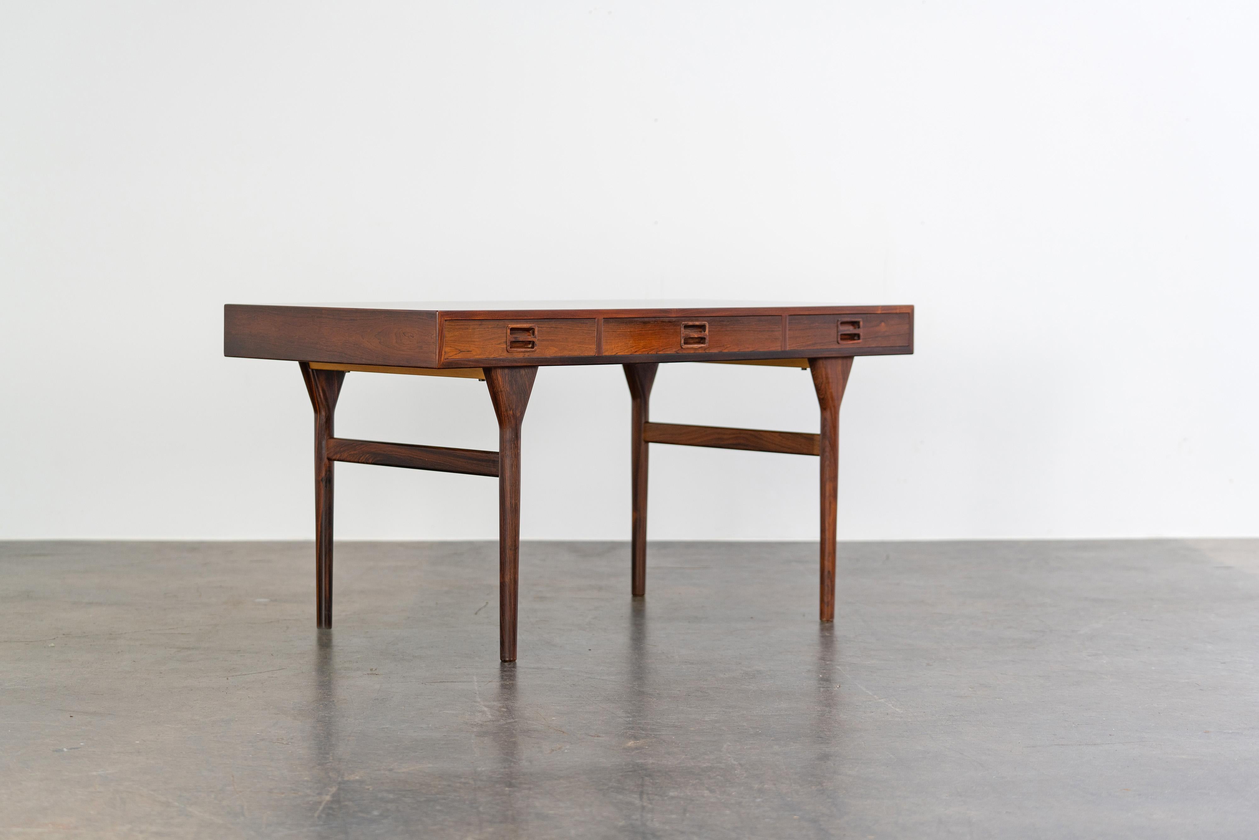 Scandinavian Rosewood Desk by Nanna Ditzel Søren Willardsen, Denmark, 1960s In Good Condition For Sale In Rosendahl, DE