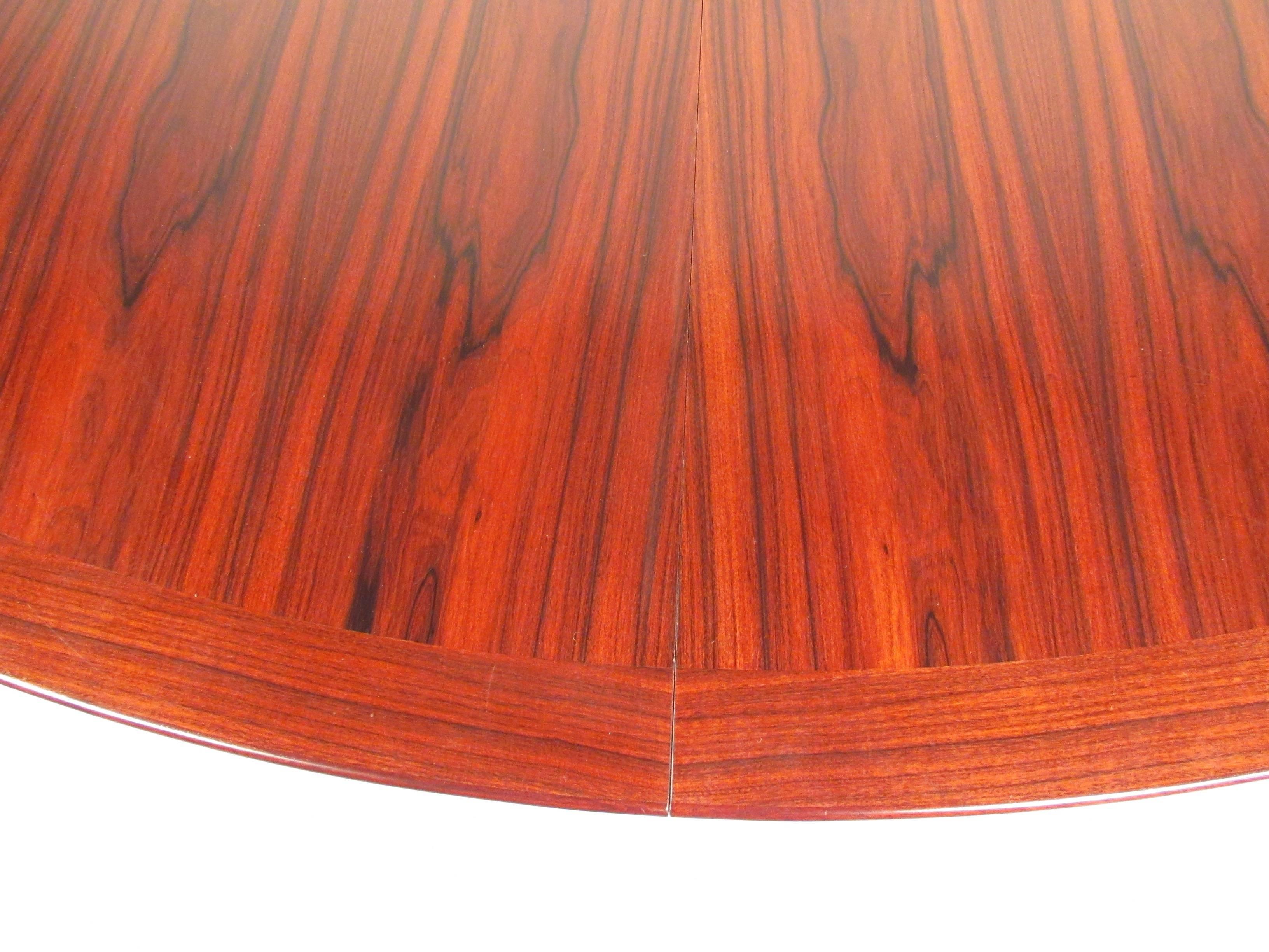20th Century Extendable Mid-Century Danish Rosewood Table by Skovby