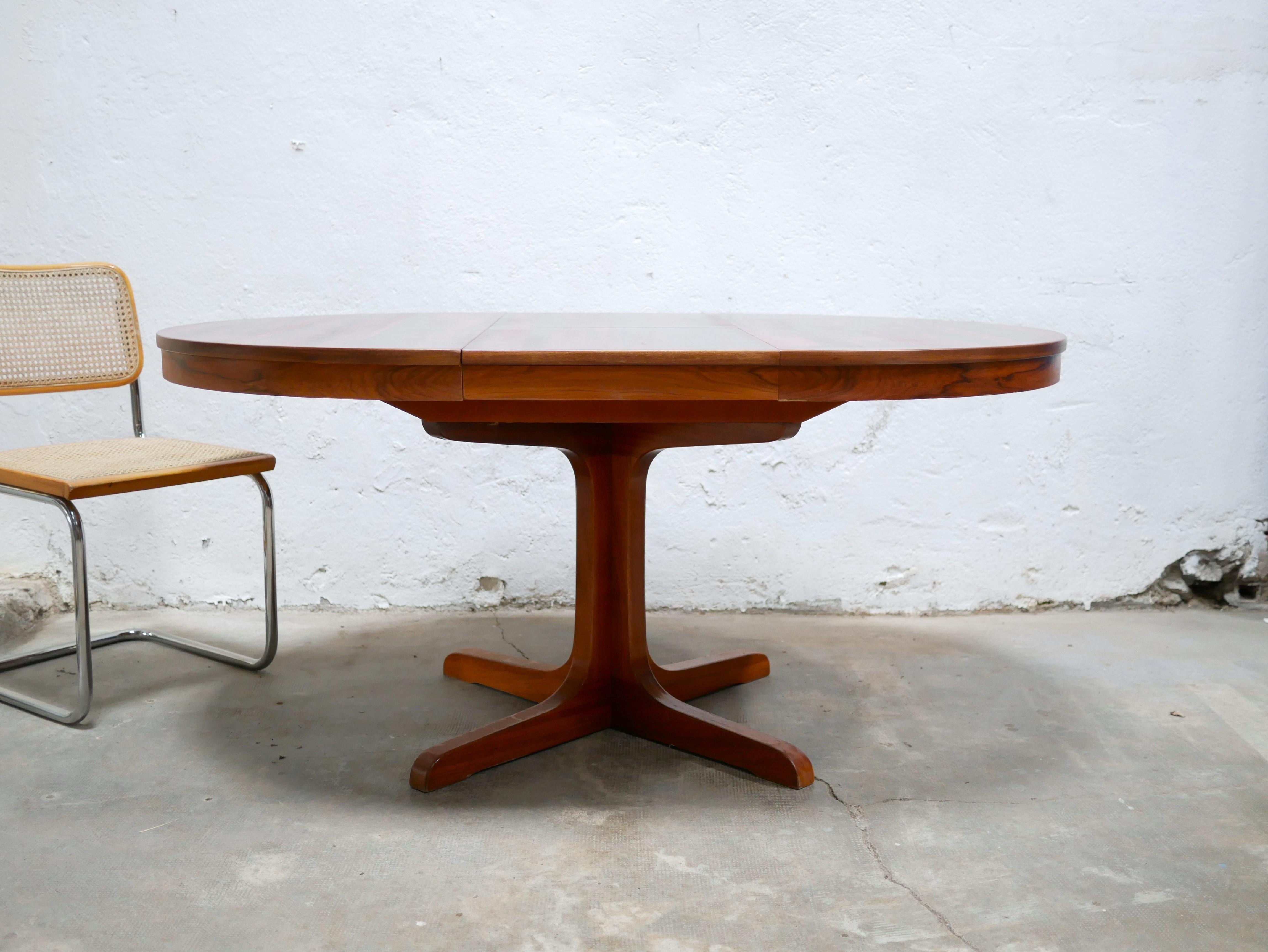 Scandinavian round extendable rosewood dining table 7