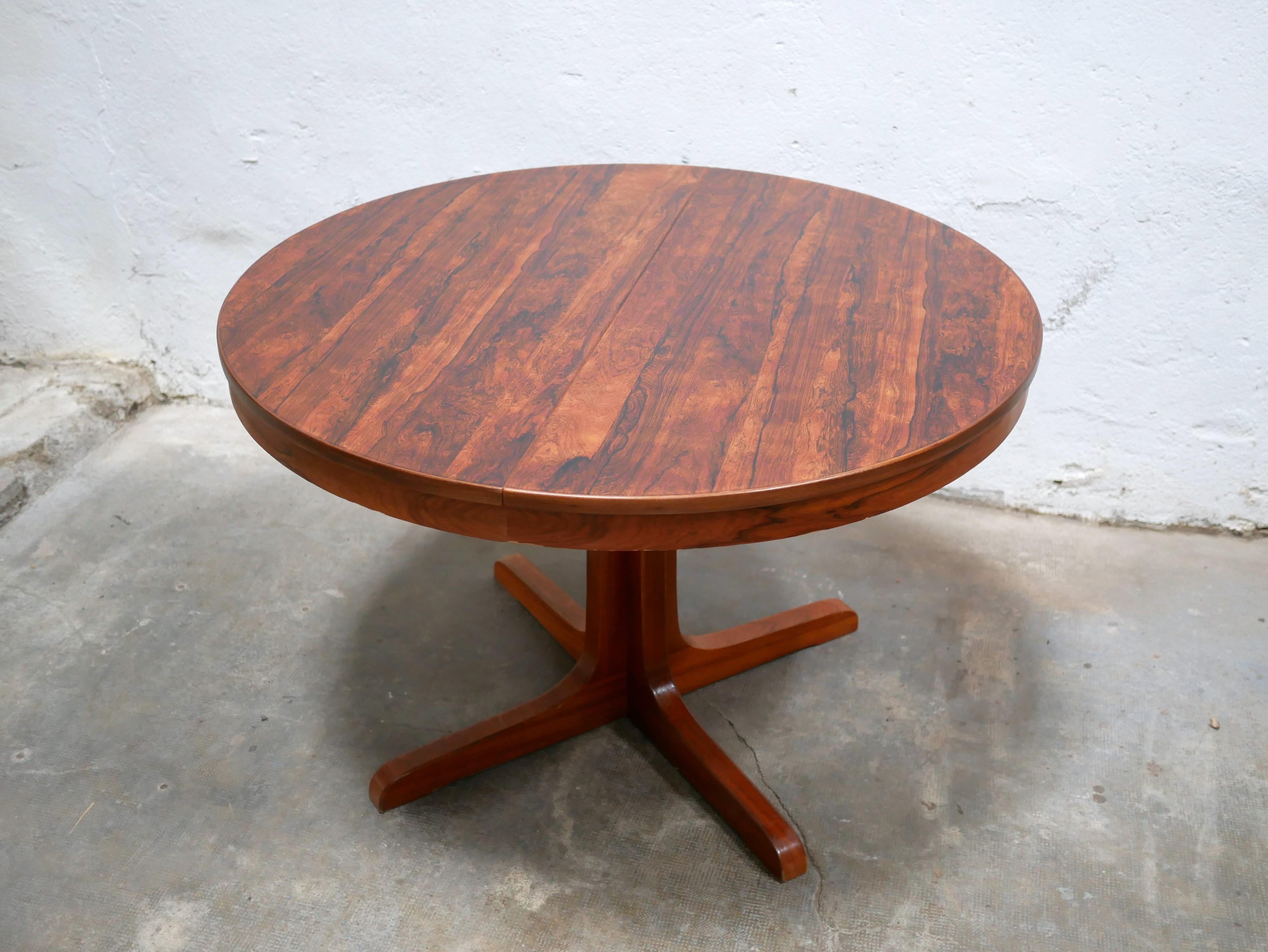 Scandinavian round extendable rosewood dining table 9