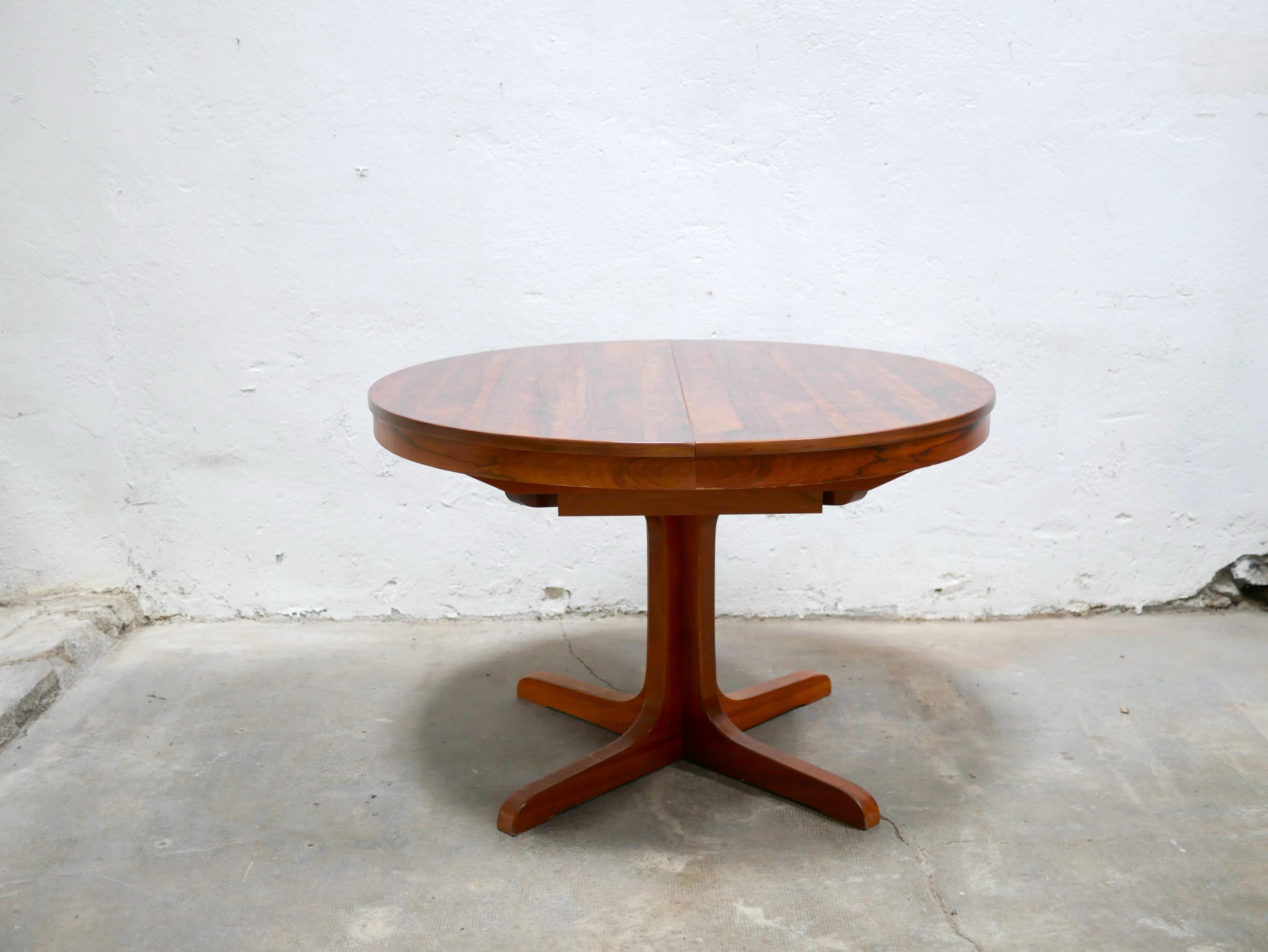 Wood Scandinavian round extendable rosewood dining table