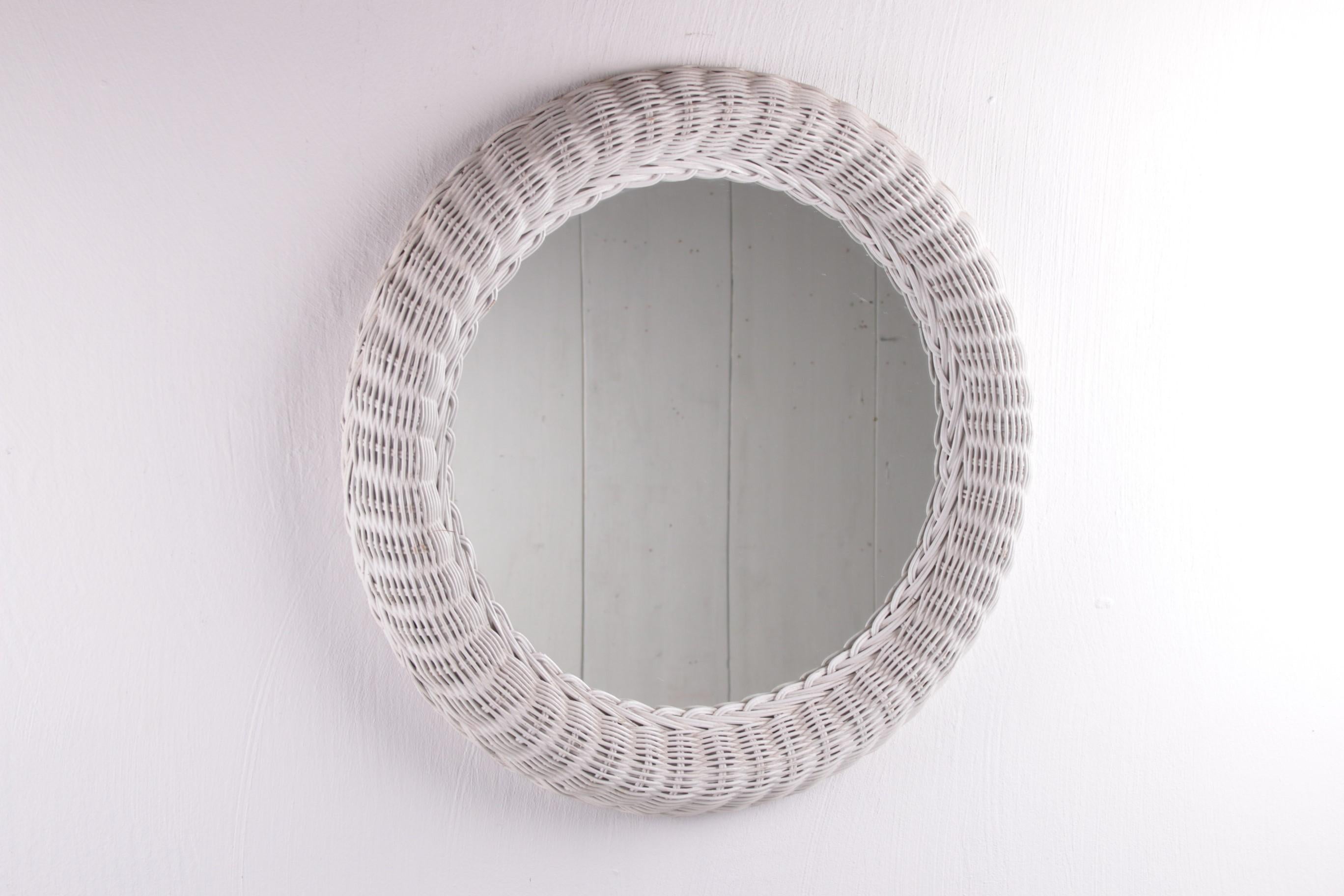 Scandinavian round rattan mirror white.


This is a nice mirror made of white colored rattan.

The mirror was probably produced in Denmark around 1960. It has a beautiful lived-in appearance and fits in with any interior due to its simple round