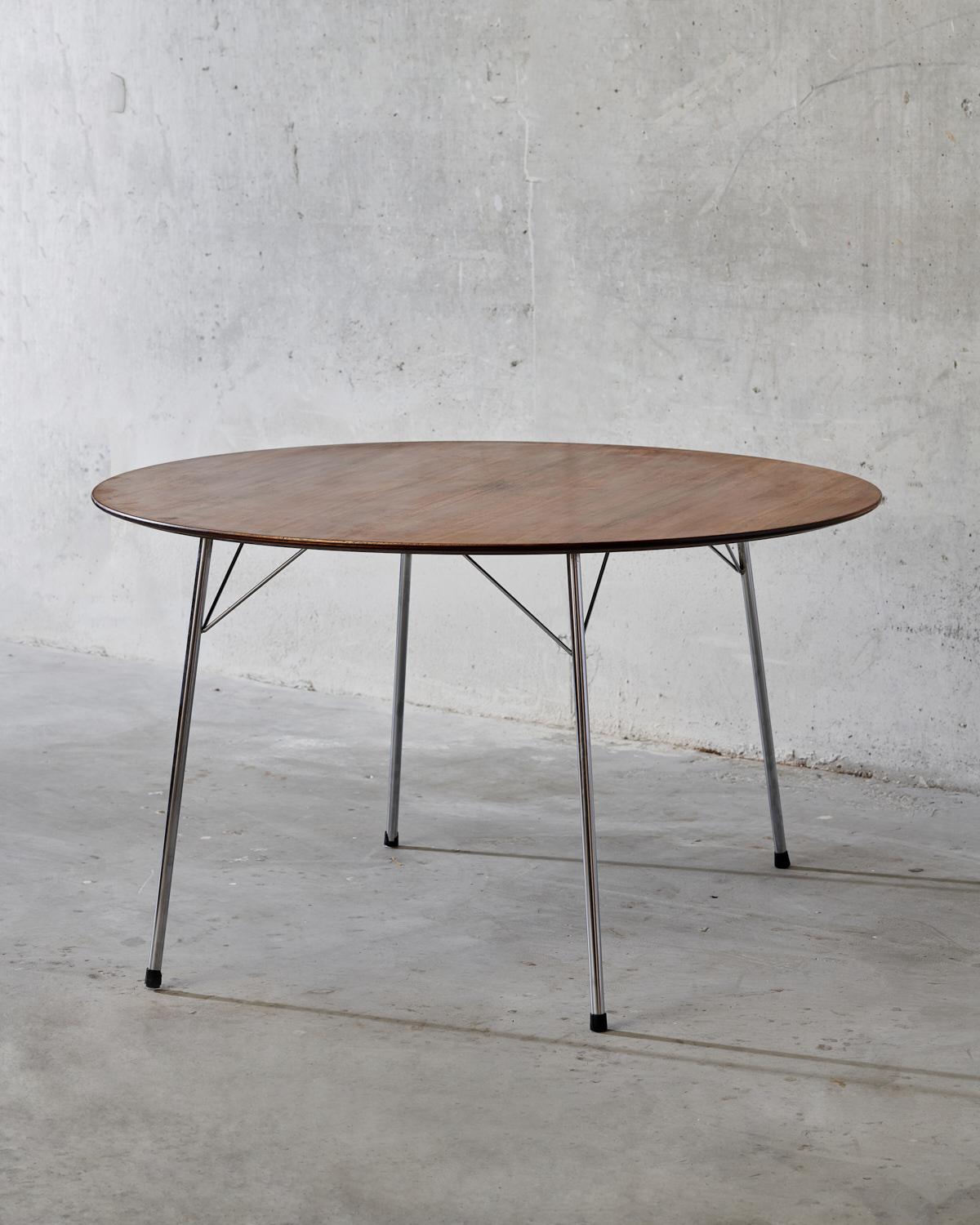 Scandinave moderne Table de salle à manger scandinave ronde en teck Mod. 3600 d'Arne Jacobsen pour Fritz Hansen en vente