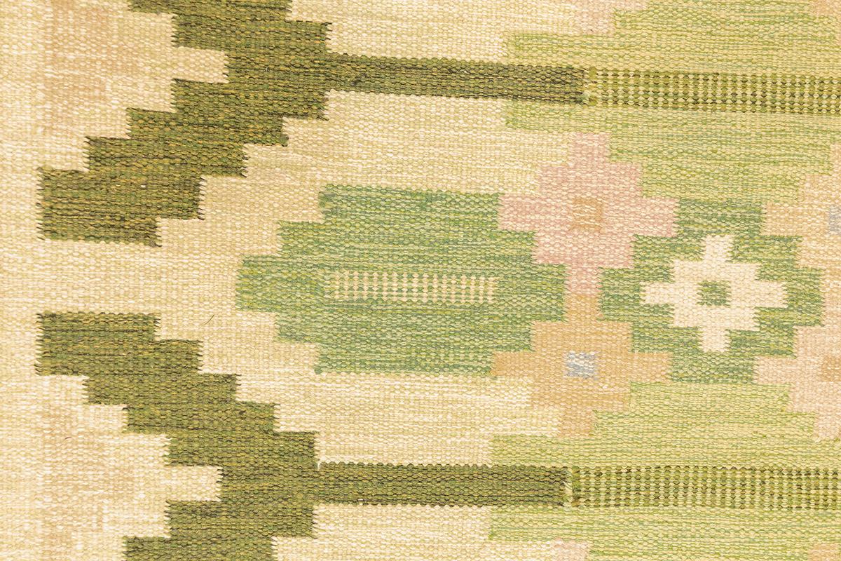 Scandinavian Rug Green IS Mollaianrugs Collection In Good Condition For Sale In Ferrara, IT