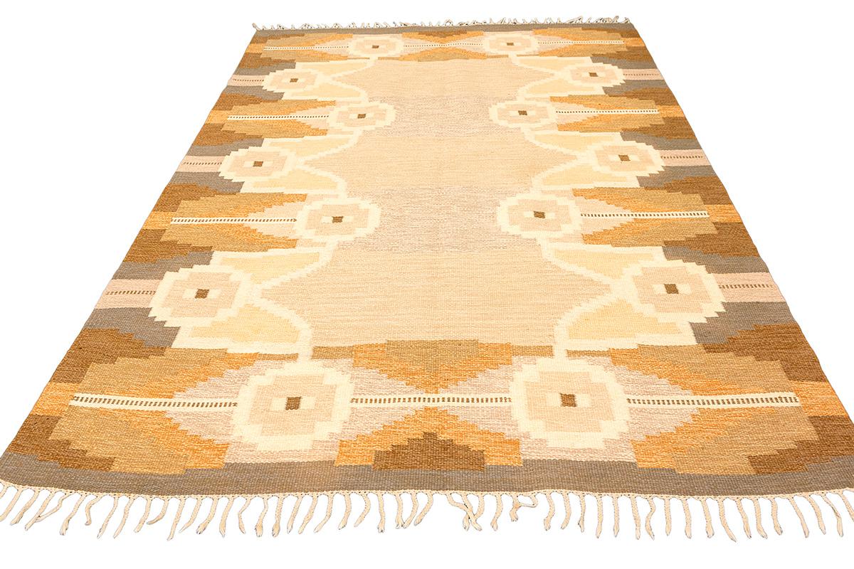 Hand-Crafted Scandinavian Rug Rollakan For Sale