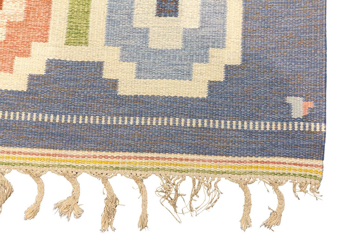 Skandinavischer Teppich Soft Blue Signed HH (Handgefertigt) im Angebot