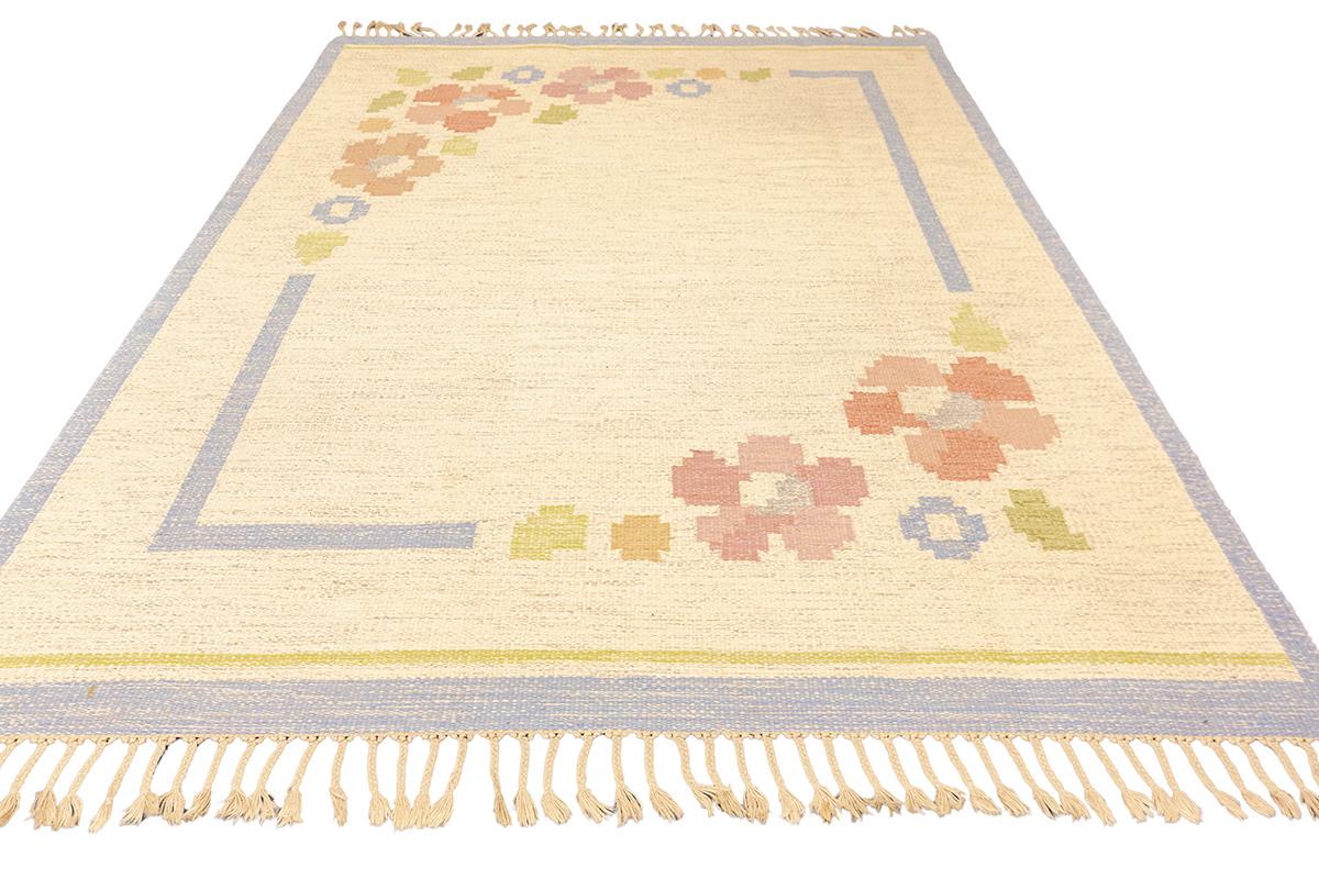 Scandinavian Rug Soft Color Palette OA Mollaianrugs Collection In Good Condition For Sale In Ferrara, IT