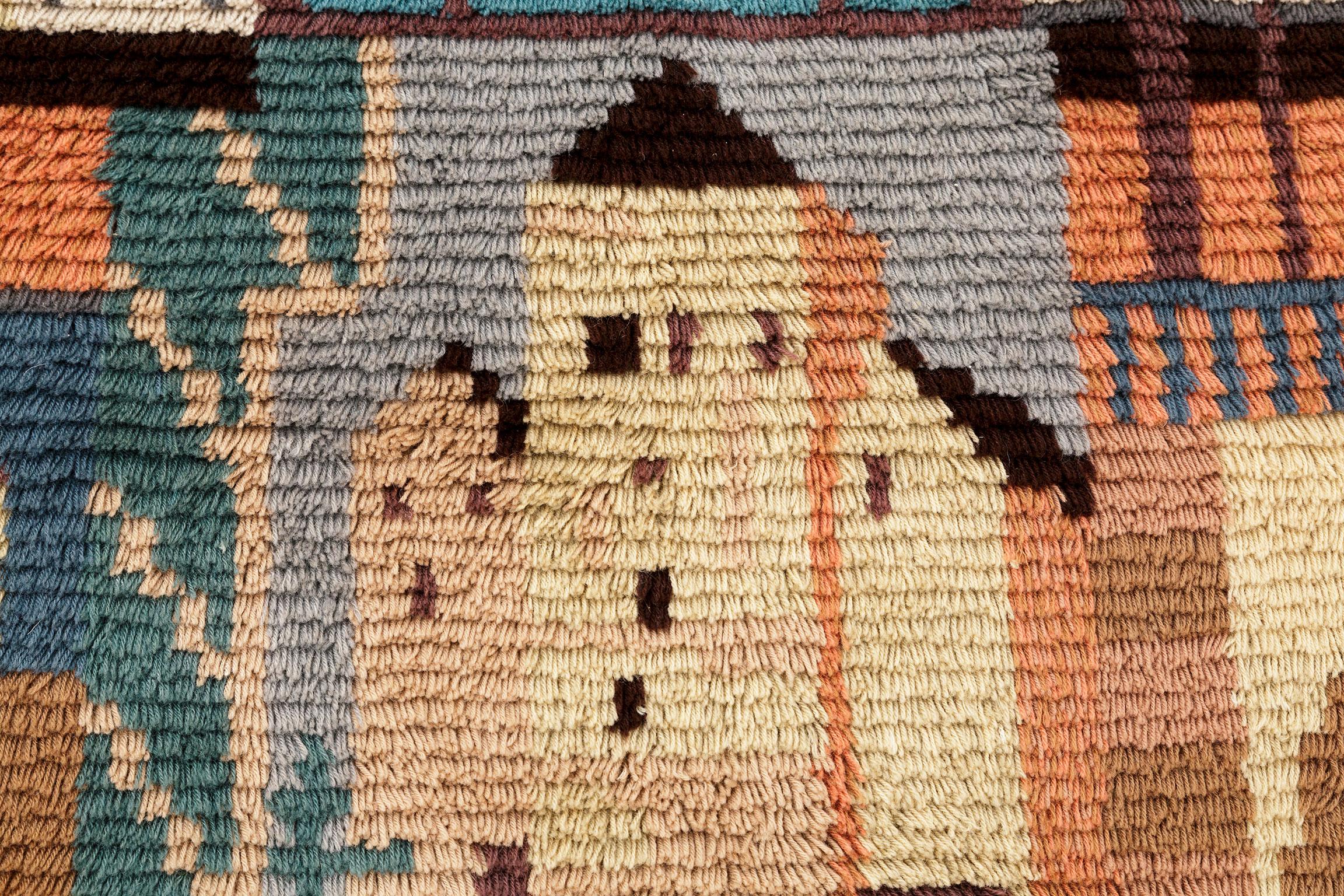 Rya rug (Finnish ‘ryijy’) from an unknown weaver depicting buildings from the city of Turku. The year of manufacture 1939 and the weaver's initials TJ located in the uppermost part of the item, text Aboa Vetus Et Nova (Turku Old And New) at the