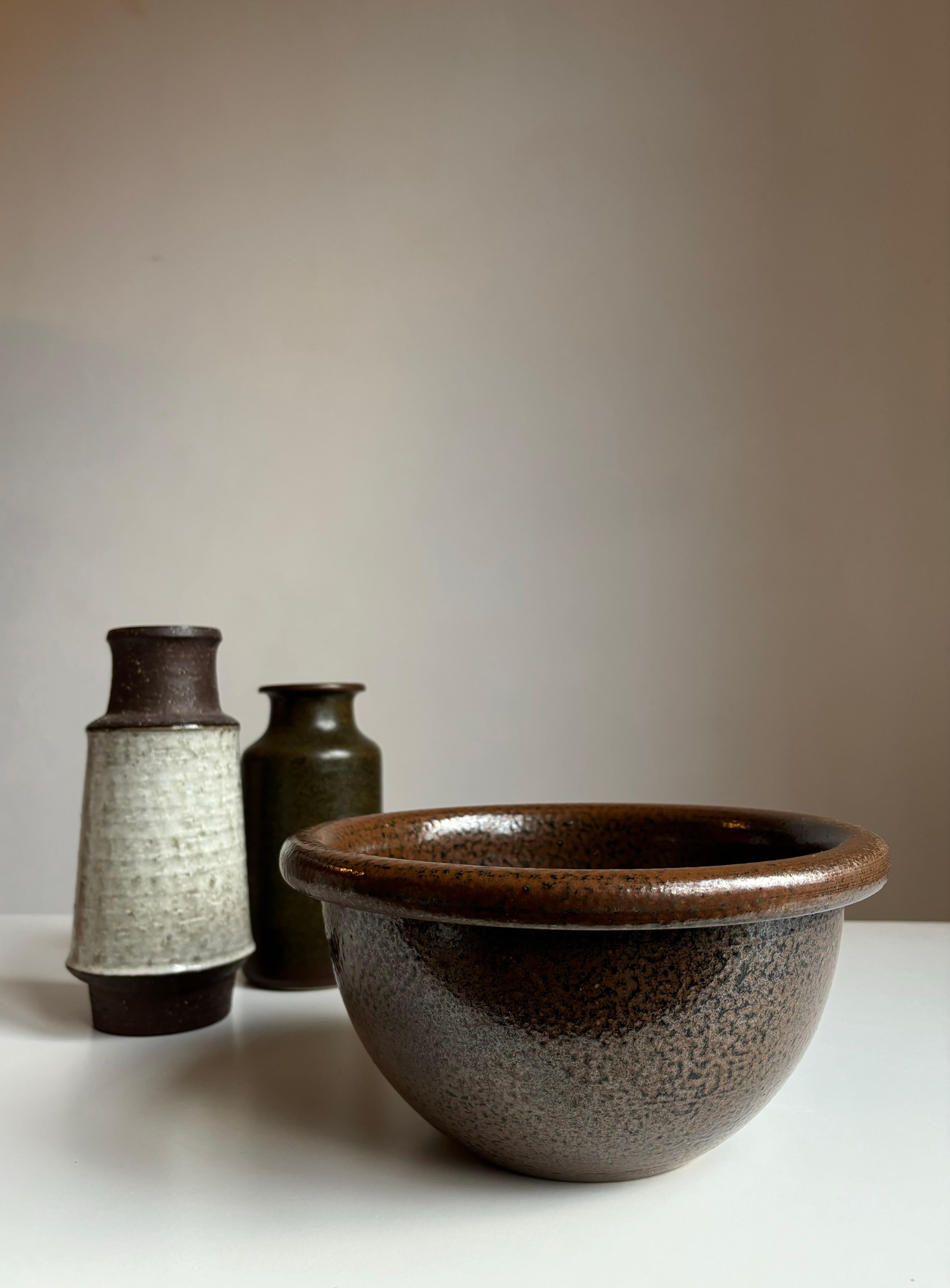 Scandinavian Salt Glazed Brown Ceramic Bowl, 1950s For Sale 2