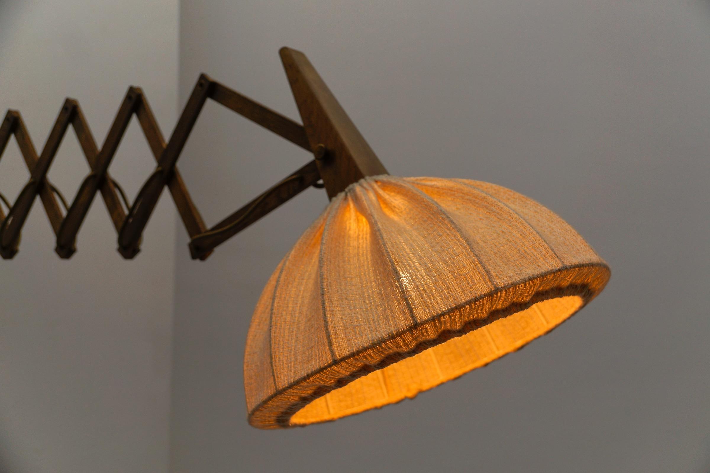 Aplique escandinavo de tijera en madera y tela, años 60 en venta 3