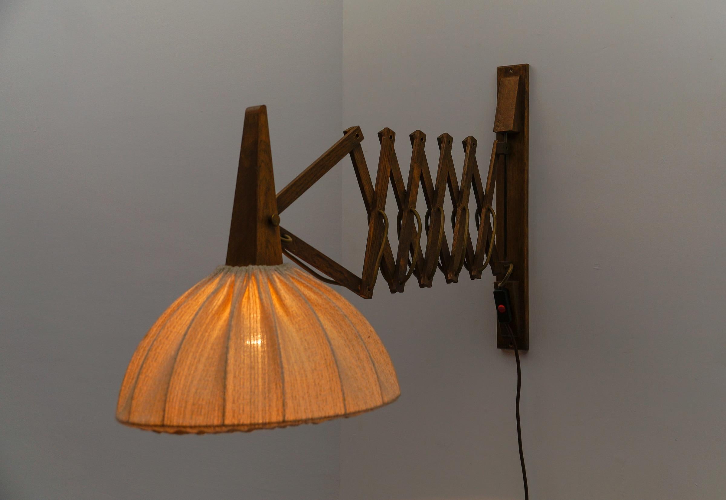 Aplique escandinavo de tijera en madera y tela, años 60 en venta 6