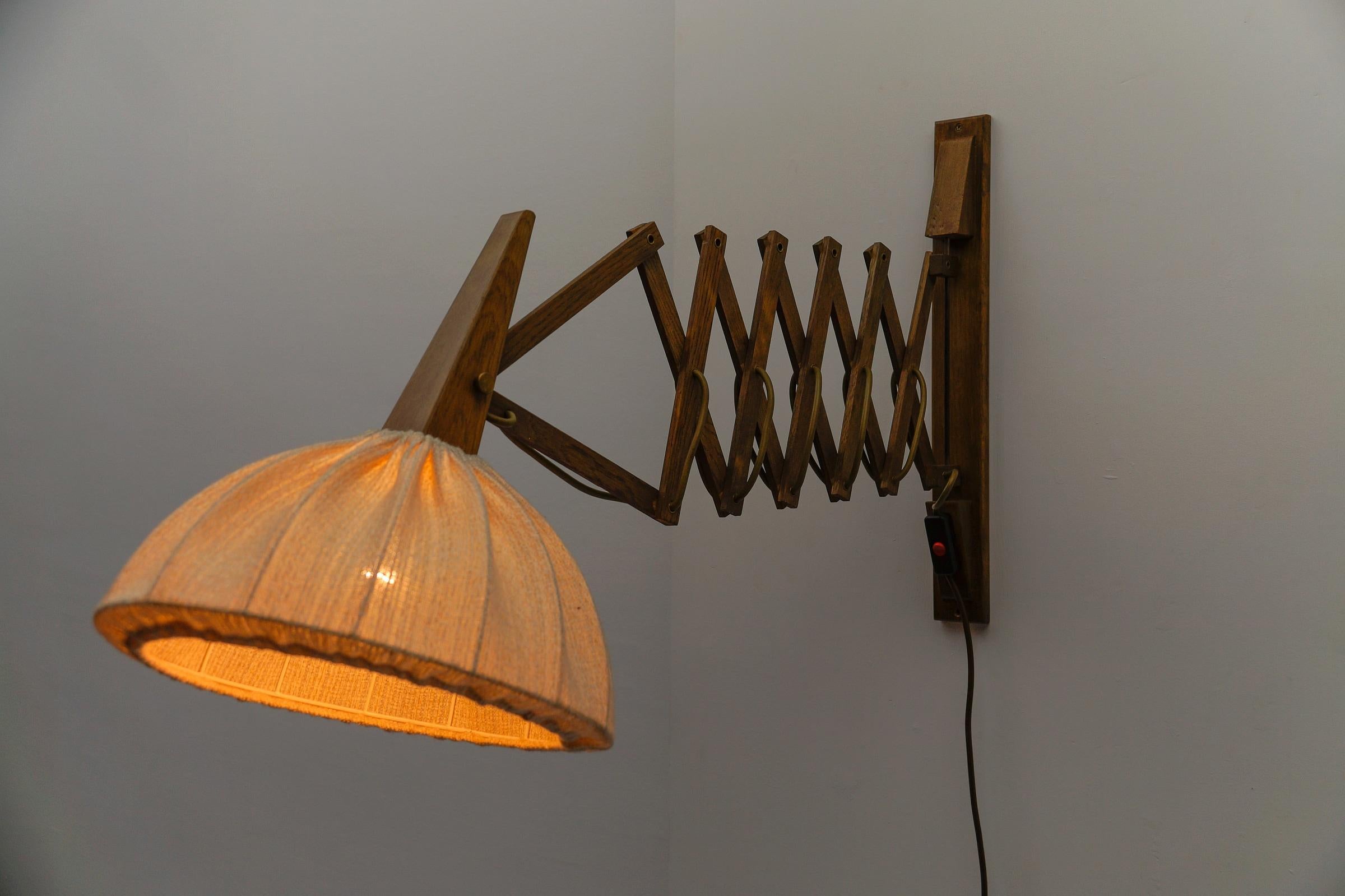 Aplique escandinavo de tijera en madera y tela, años 60 Escandinavo en venta