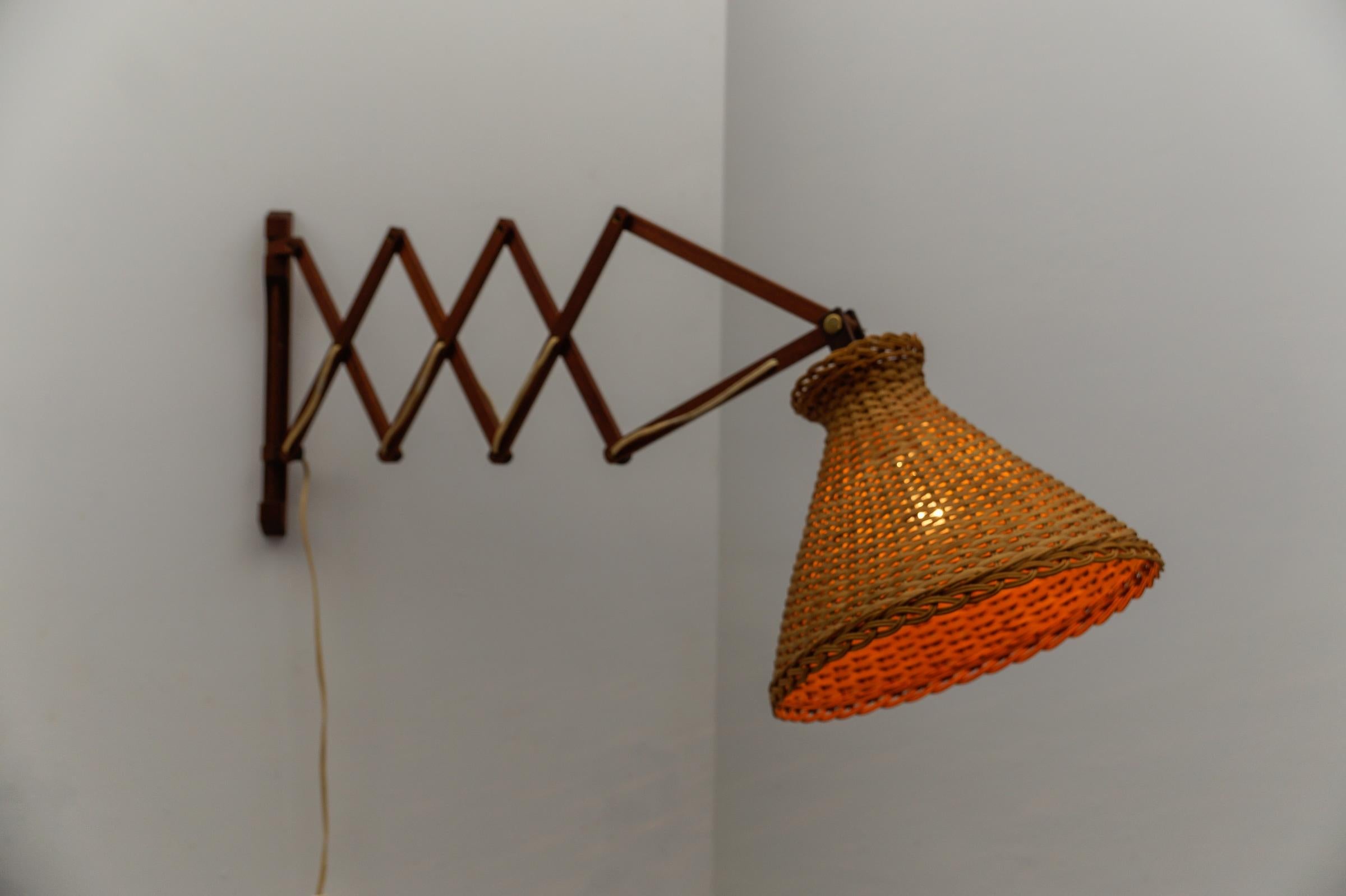 Applique scandinave à ciseaux en teck et rotin, 1960s en vente 4