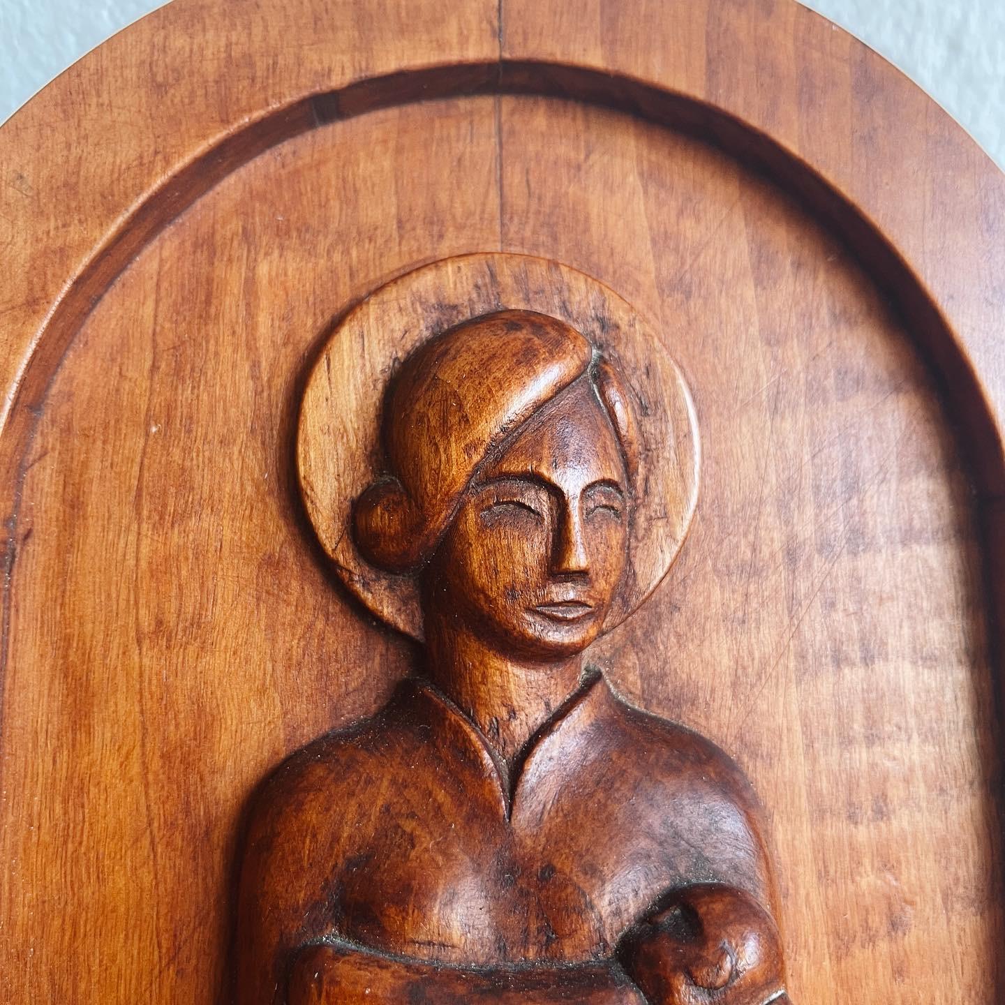 Suédois Sculpture scandinave de Madonna / Relief mural en bois de la Vierge Marie, années 1930