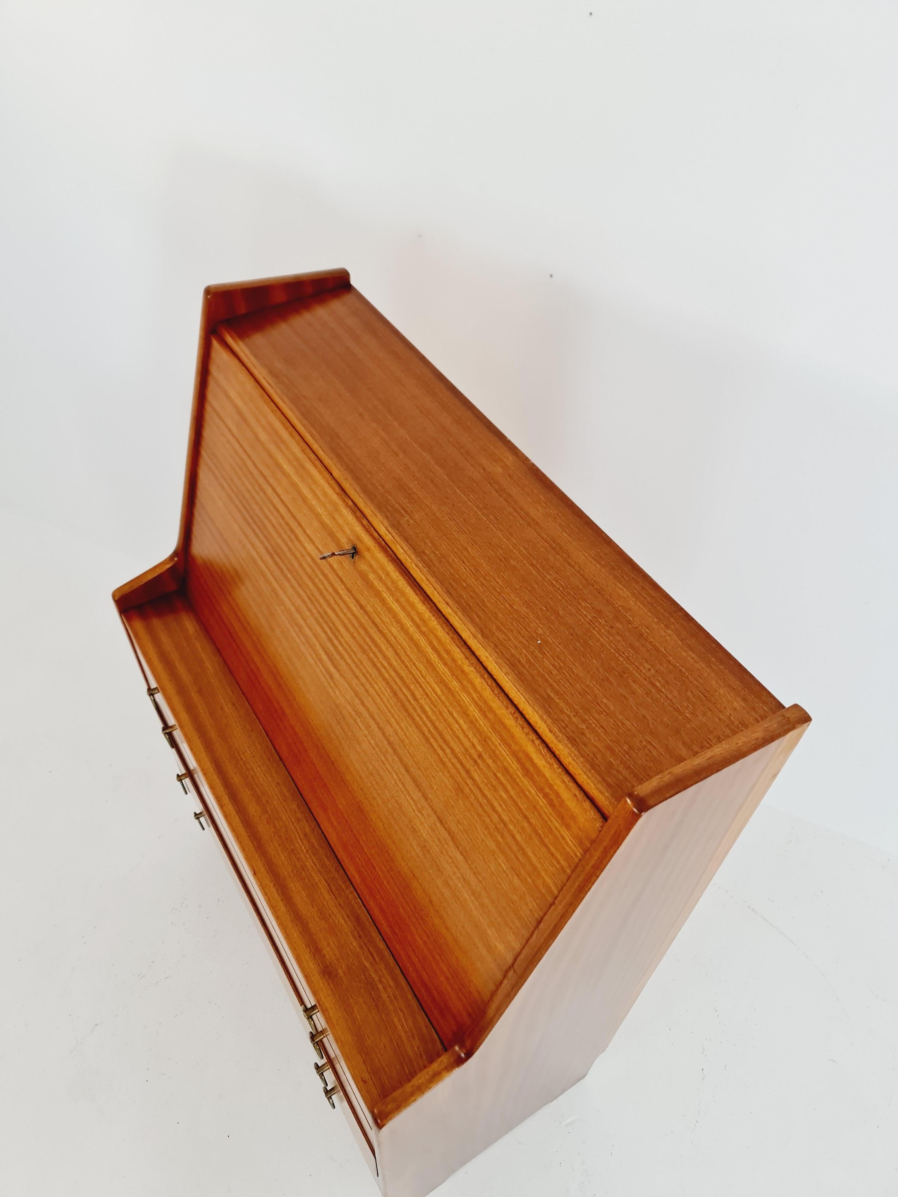 Secrétaire scandinave à tiroirs mahagony par Gjövik Möbler, Norvège en vente 2