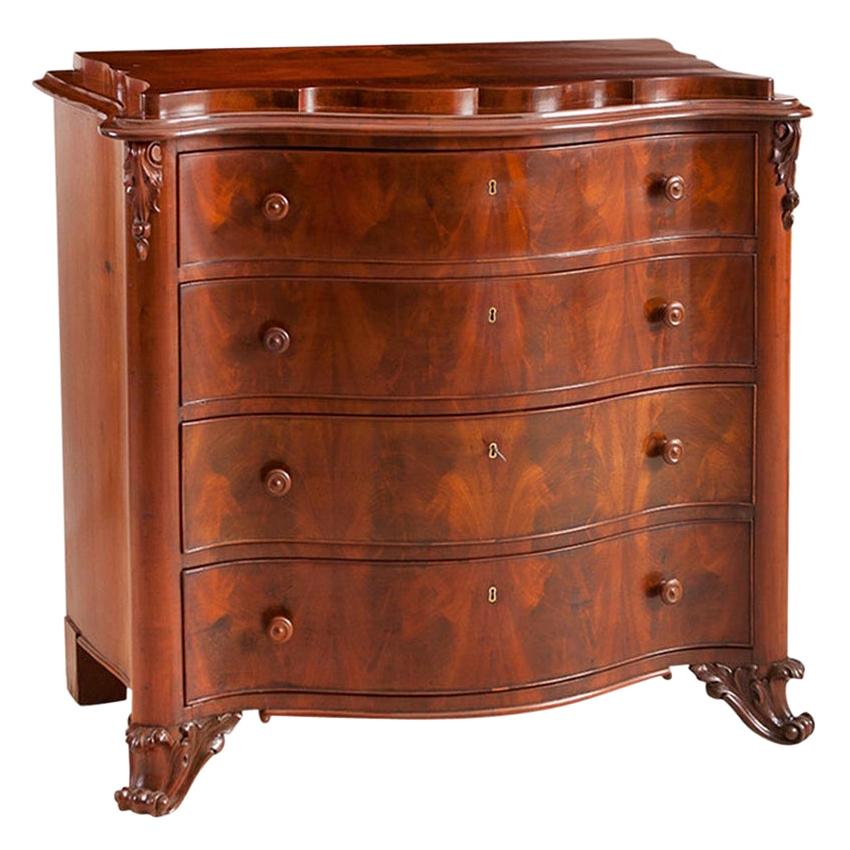 Antique Rococo-Style Chest of Drawers in Figured Mahogany w/ Serpentine-Front  For Sale