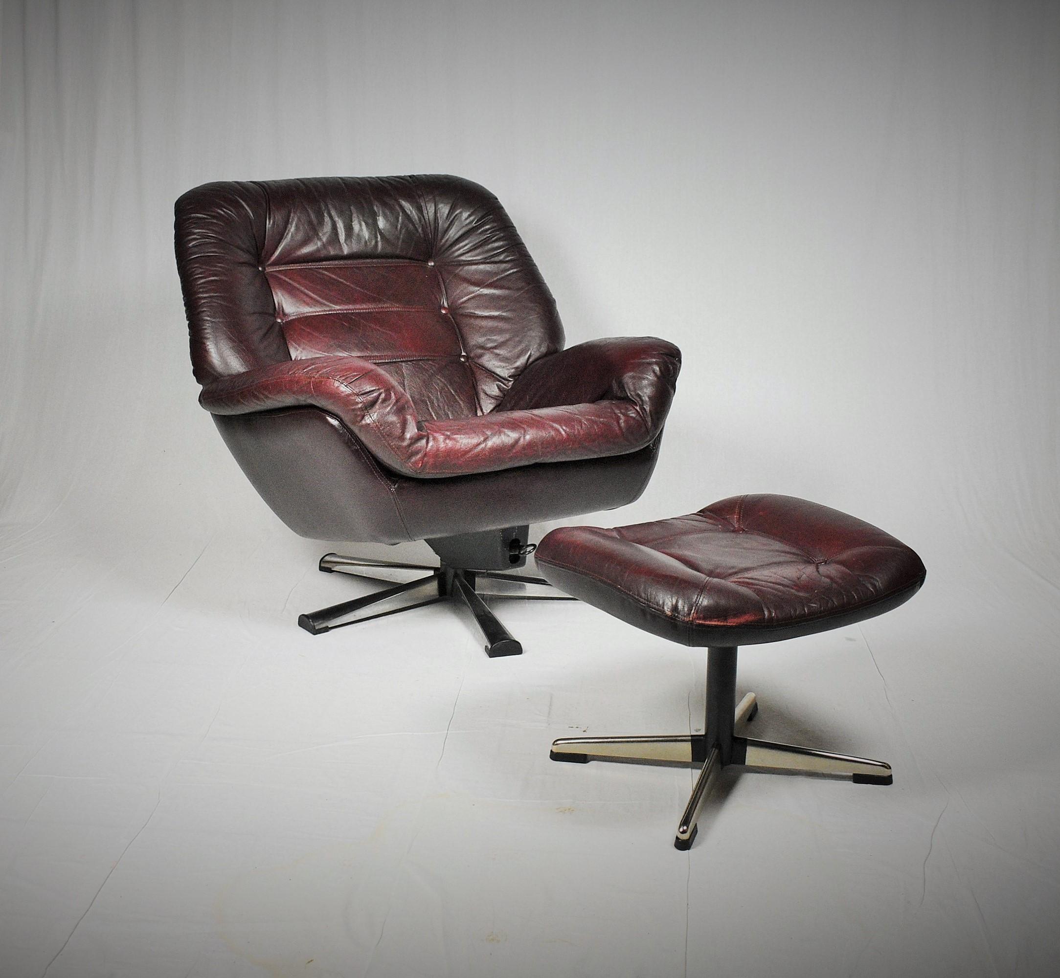 Scandinavian Set of Leather Swivel Armchair and Tabouret, 1960s 4