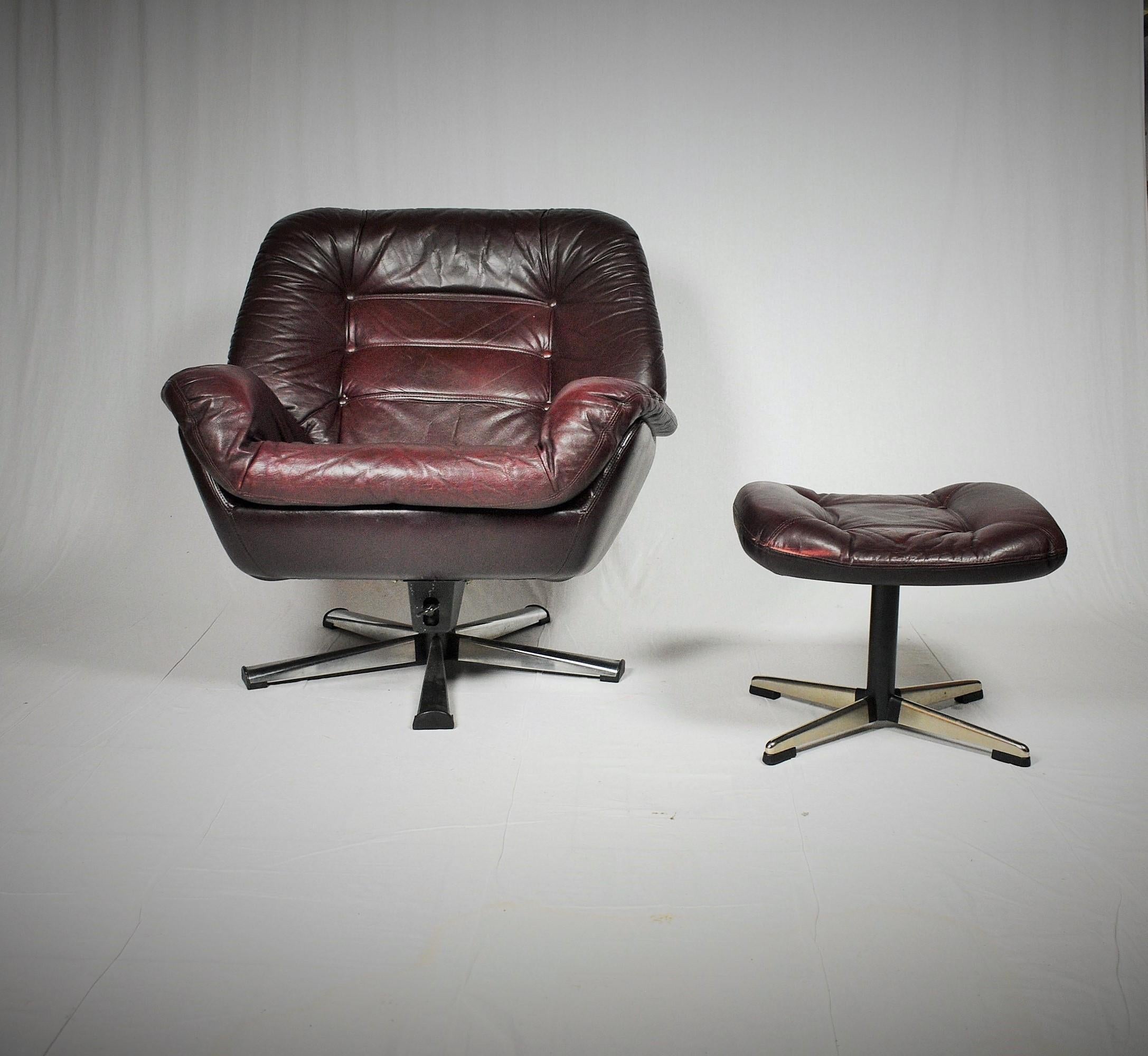Scandinavian Set of Leather Swivel Armchair and Tabouret, 1960s 7