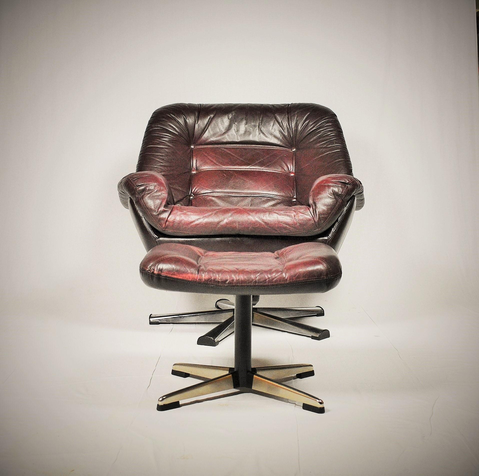 Mid-20th Century Scandinavian Set of Leather Swivel Armchair and Tabouret, 1960s