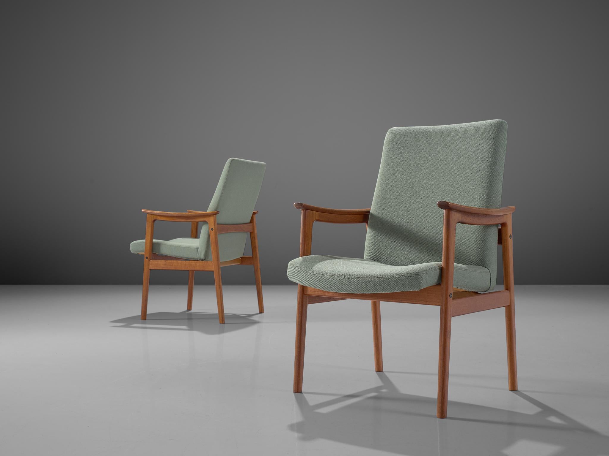 Skandinavisches Set aus sechs Sesseln mit hoher Rückenlehne aus Teakholz und mintgrünem Stoff  (Skandinavische Moderne) im Angebot
