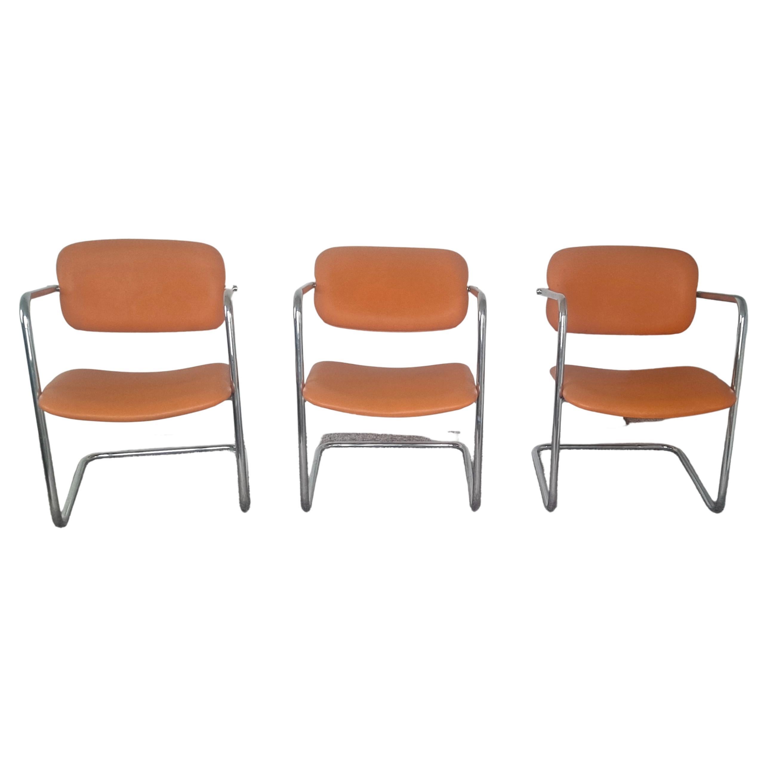 Scandinavo  Set di tre sedie a sbalzo del Medioevo  secolo