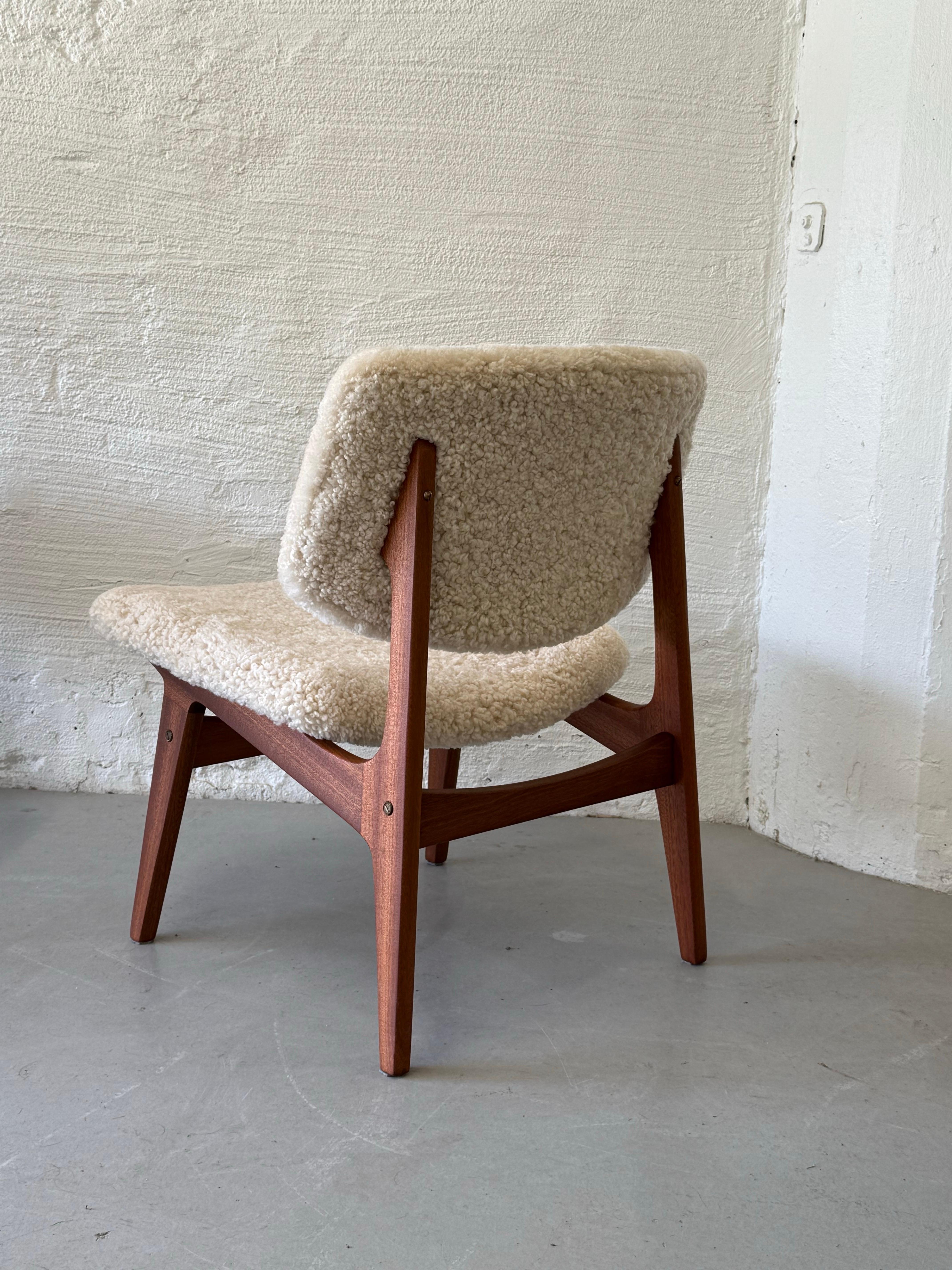Scandinavian Modern Shearling Chair by Gunnar Sørlie, Norway 1950s In Good Condition For Sale In Bergen, NO