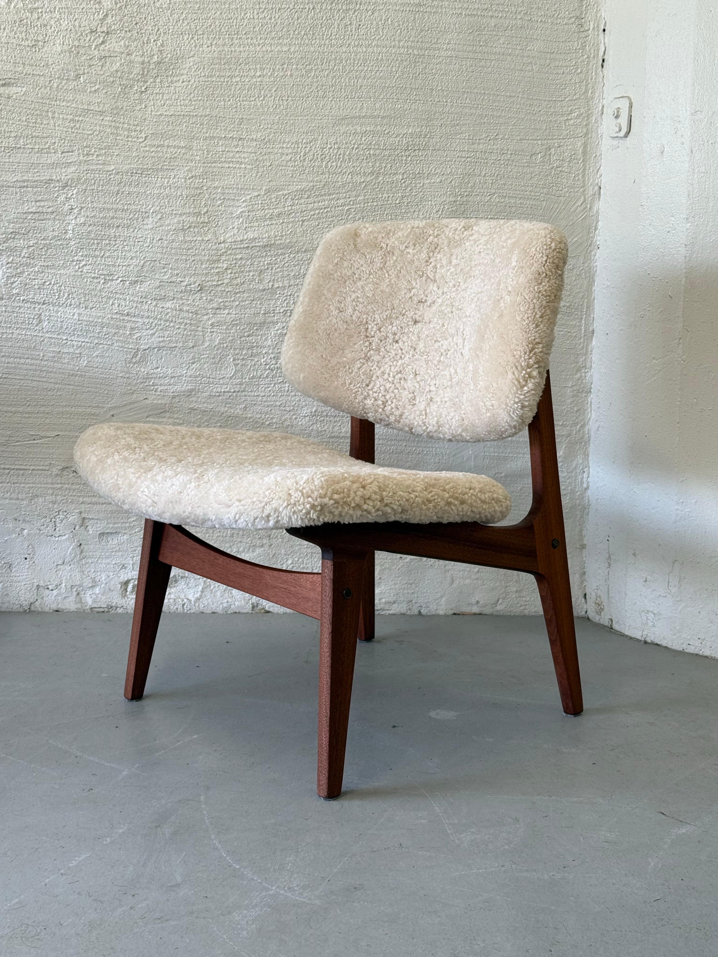20th Century Scandinavian Modern Shearling Chair by Gunnar Sørlie, Norway 1950s For Sale