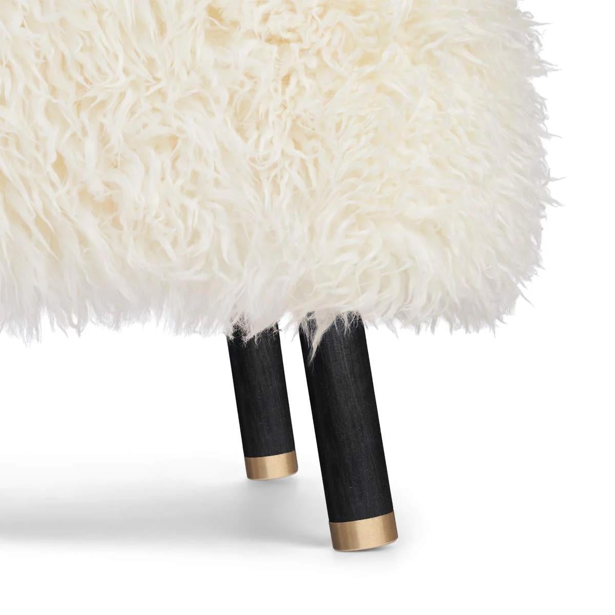 Sedia da salotto scandinava in pelle di pecora con ottone, realizzata in Danimarca In condizioni Nuovo in vendita a Amsterdam, NL
