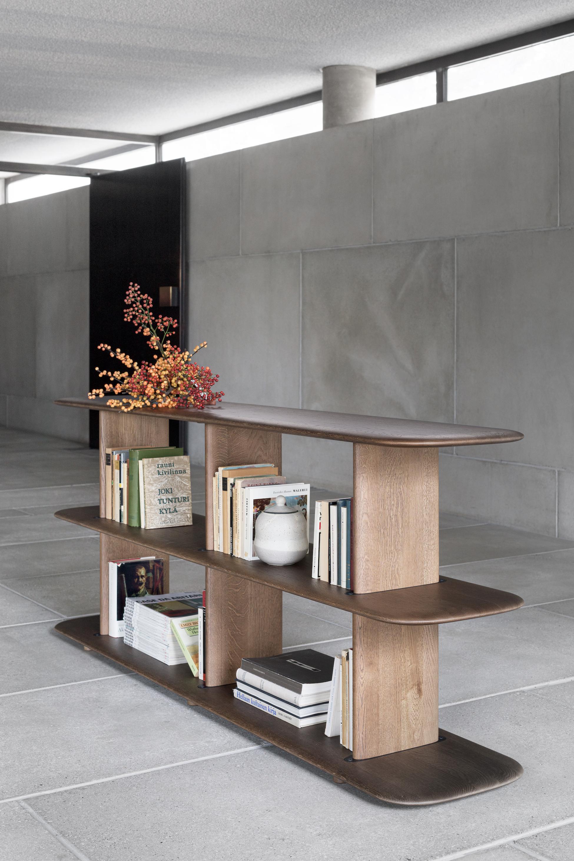 Finlandese Mensola scandinava 'Poeme', Oak scuro in vendita