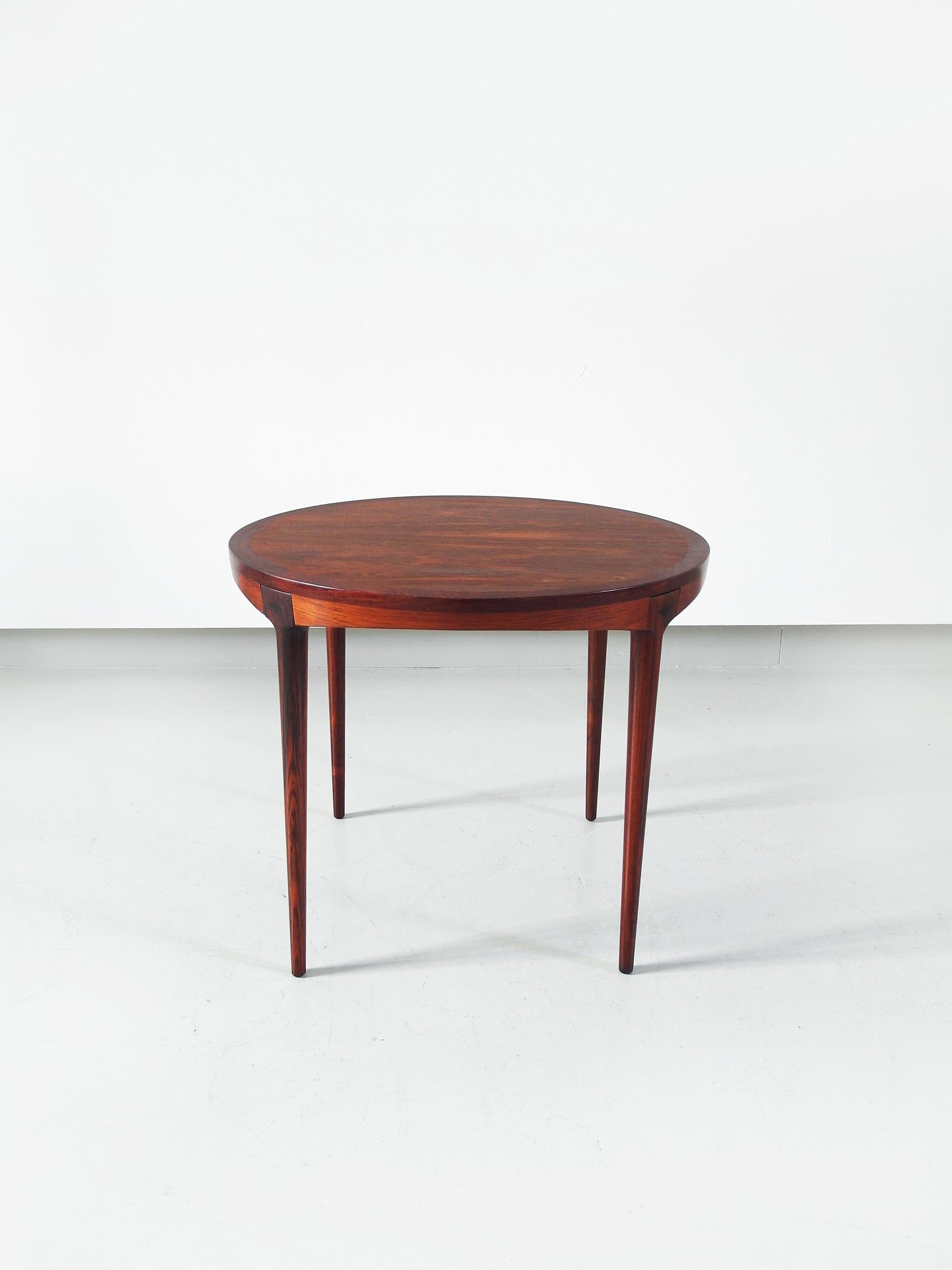 Beautiful rosewood side table by Haug Snekkeri, Bruksbo Norway, 1960s.
Circular rosewood top with beautiful distinctive grain on tall tapered legs. Skillfully crafted and finished with refined details. 
Dim. Diameter 59 CM x H 50 CM
The table is in