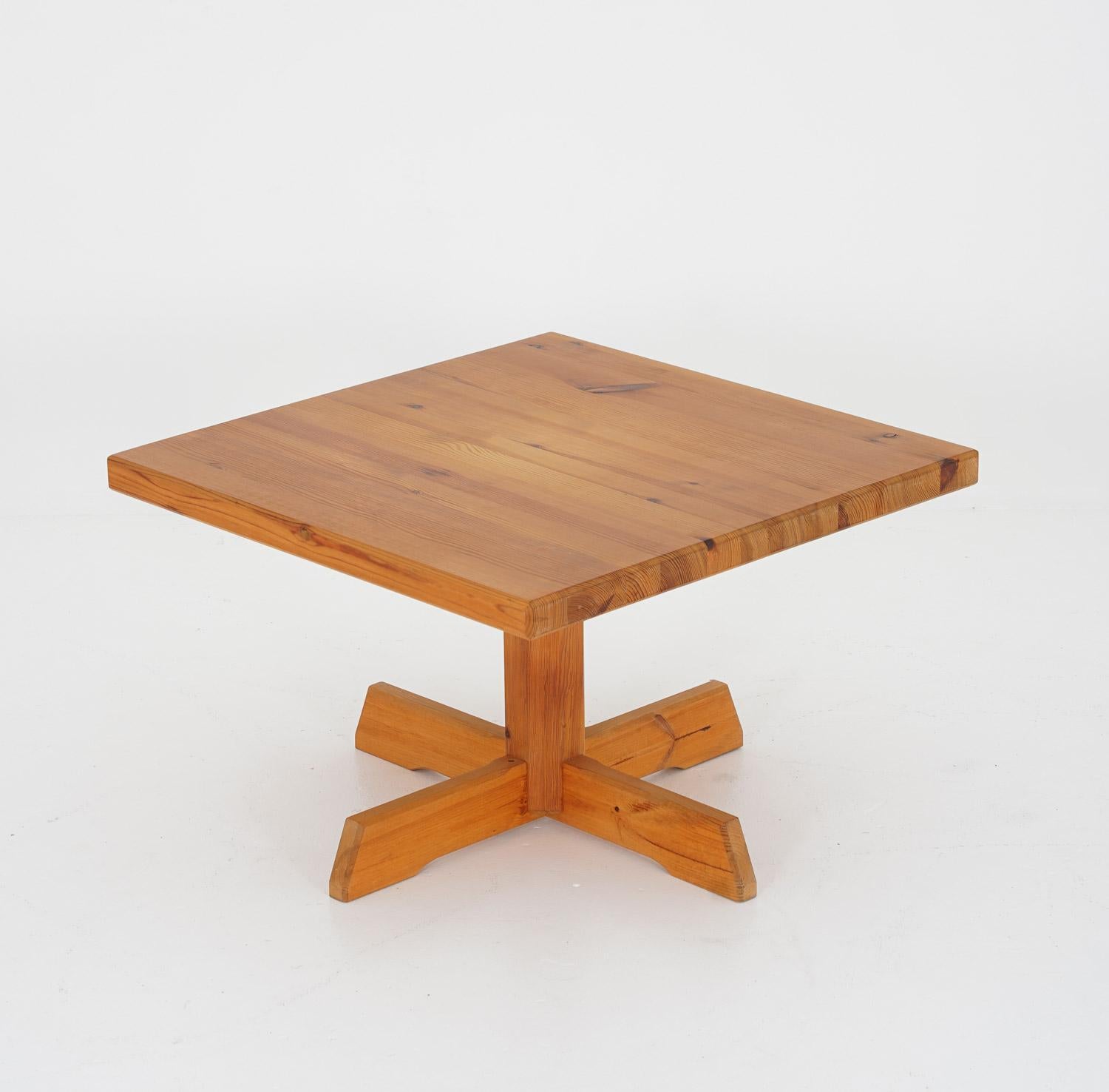 Side table in pine by Yngve Ekström for Swedese, 1970s. 
This table is made of solid pine with a beautiful natural patina. 

Condition: Good original condition with patina, slightly faded table top.