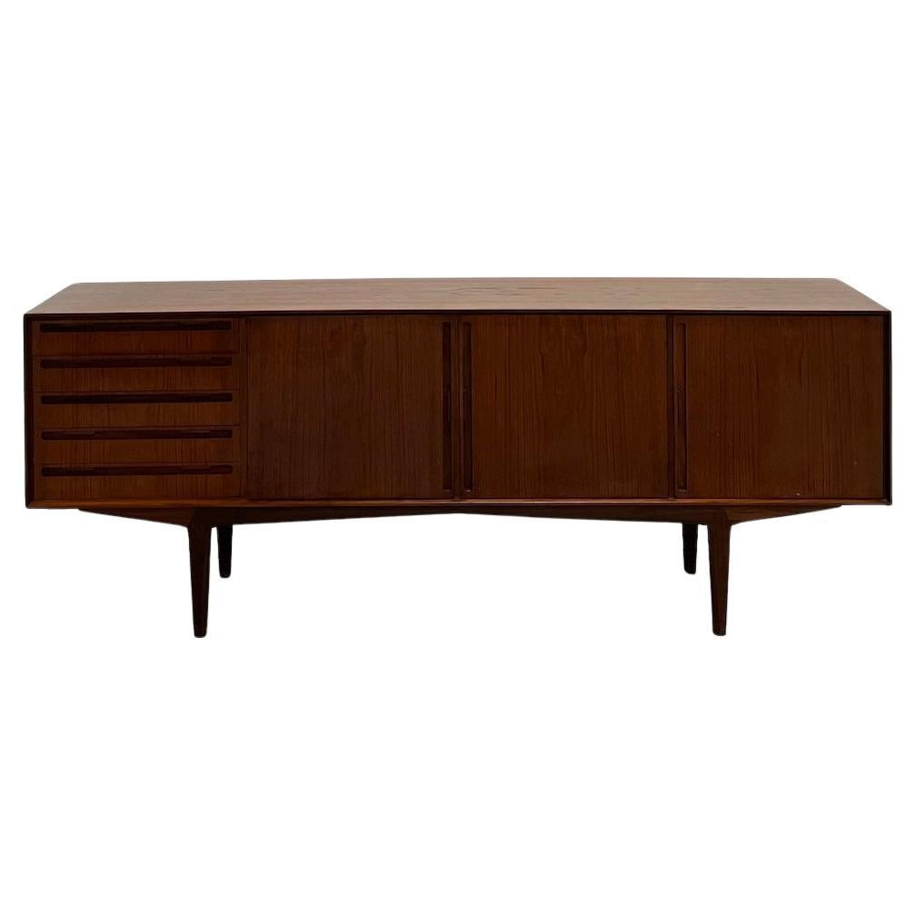 Buffet scandinave des années 70