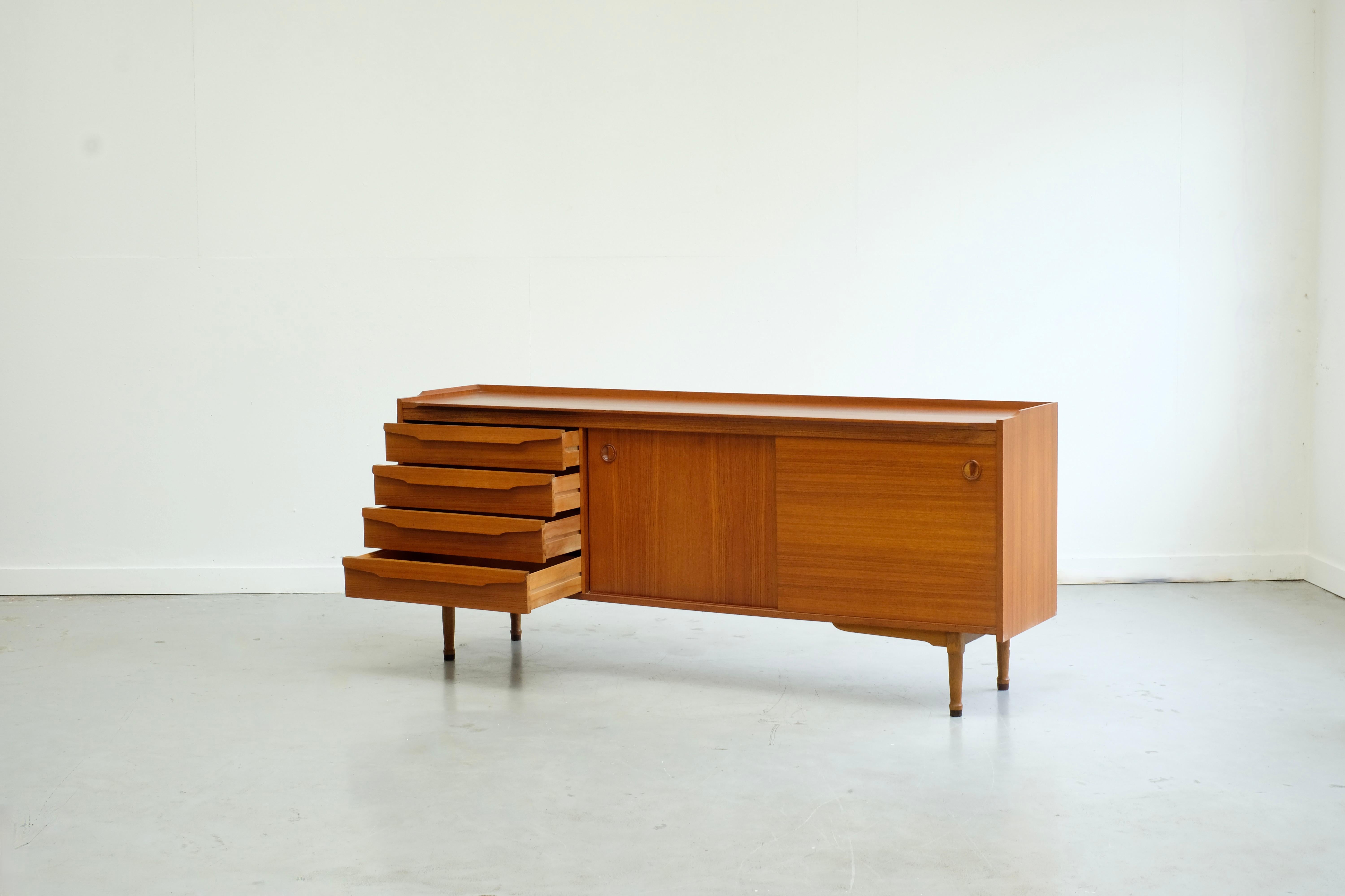 Scandinavian sideboard in teak - 1960s In Excellent Condition For Sale In Uccle, Bruxelles