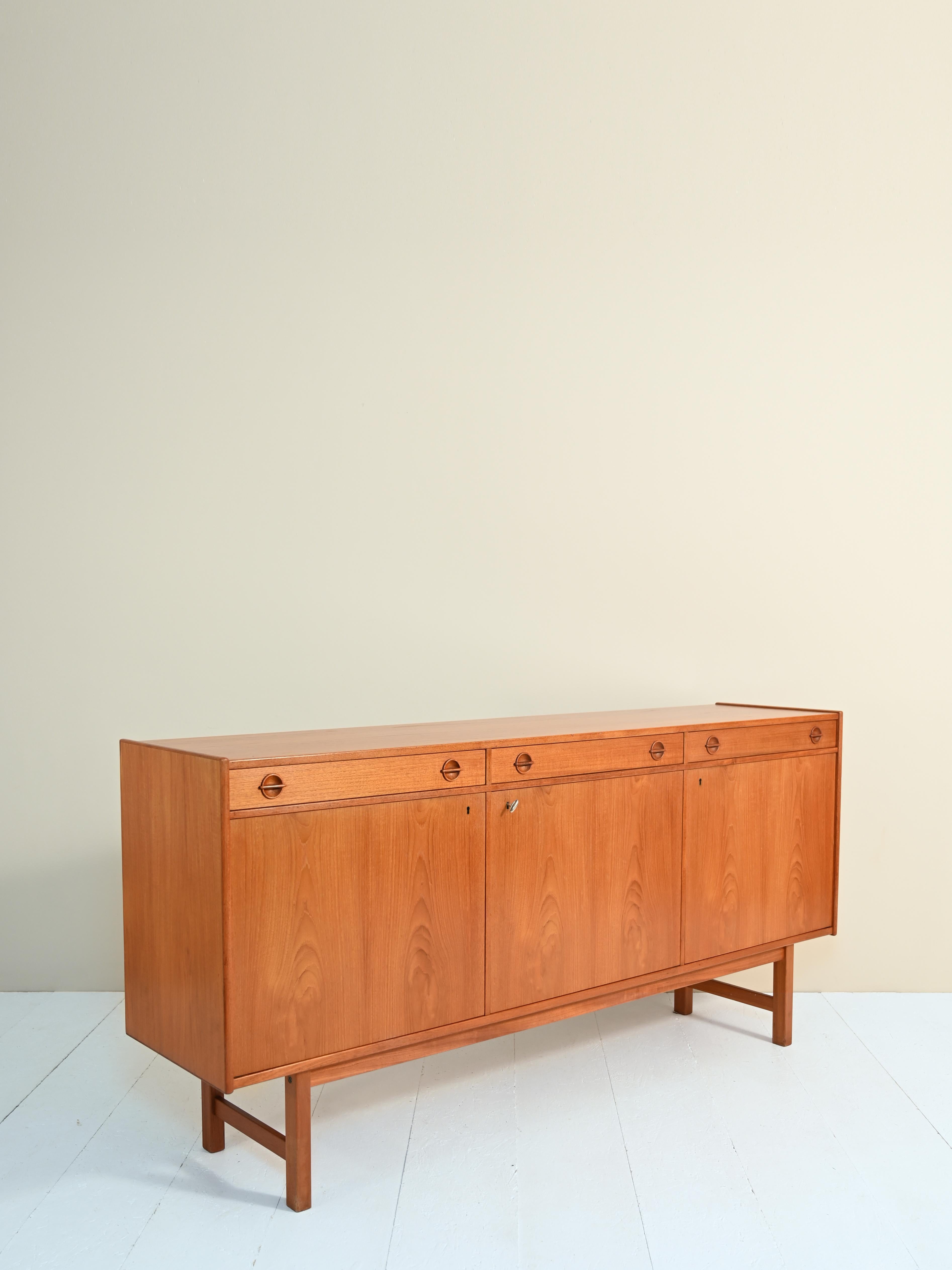 Scandinavian Sideboard with Three Drawers In Good Condition In Brescia, IT