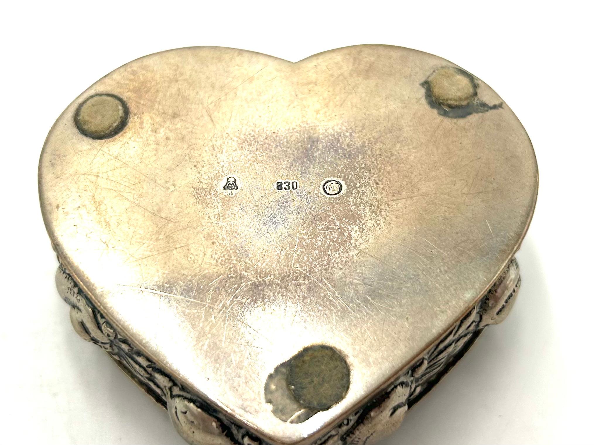 Scandinavian Silver 830 Heart-Shaped Box, Early 20th Century For Sale 3