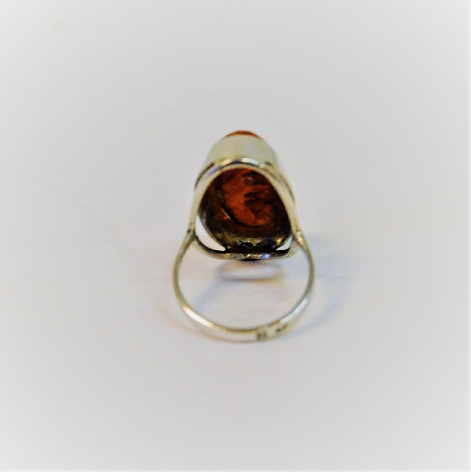 Scandinave moderne Bague scandinave en argent avec pierre d'ambre, années 1960, Danemark