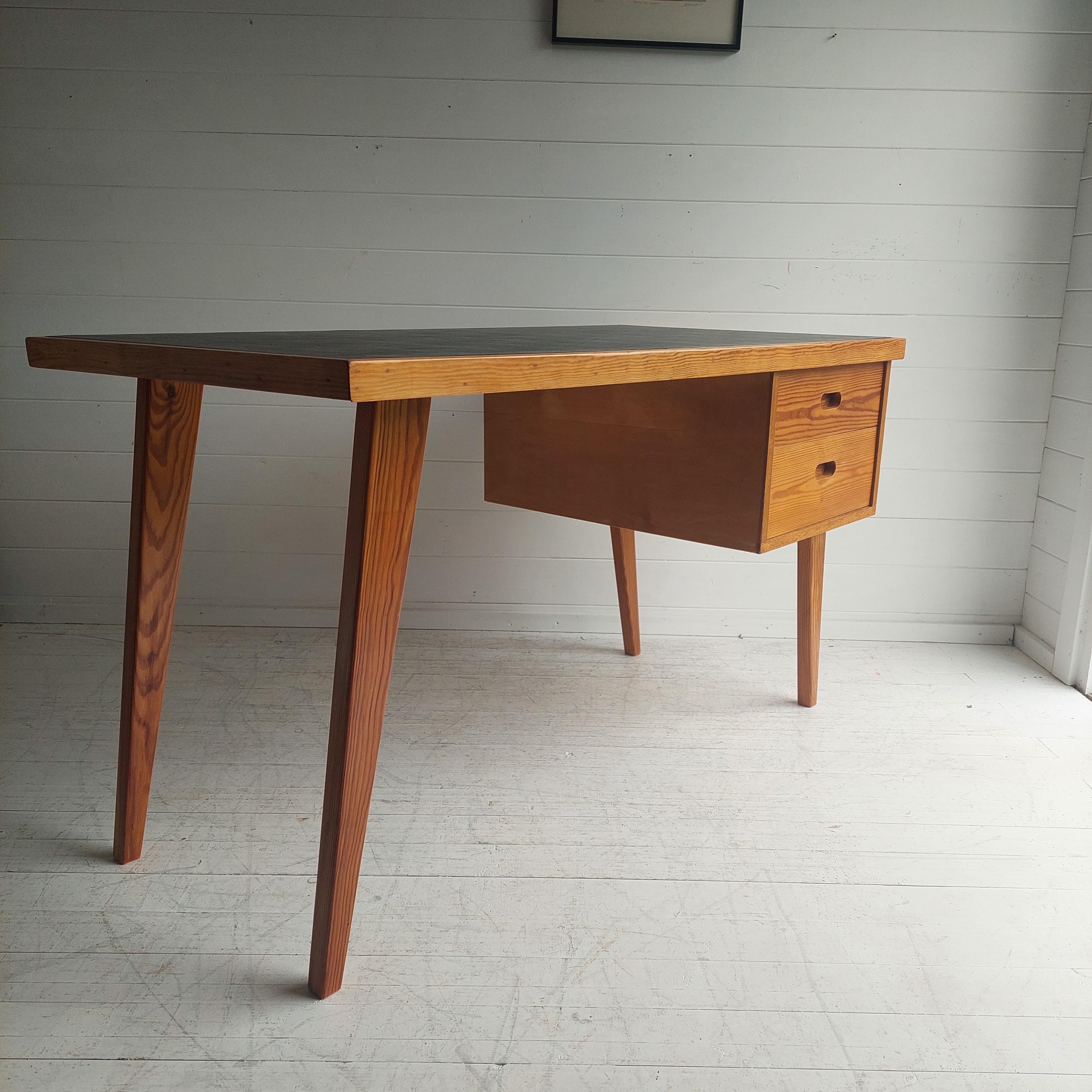 Scandinavian Single Pedestal Writing Desk in Pine, Paul McCobb style 60s In Good Condition In Leamington Spa, GB