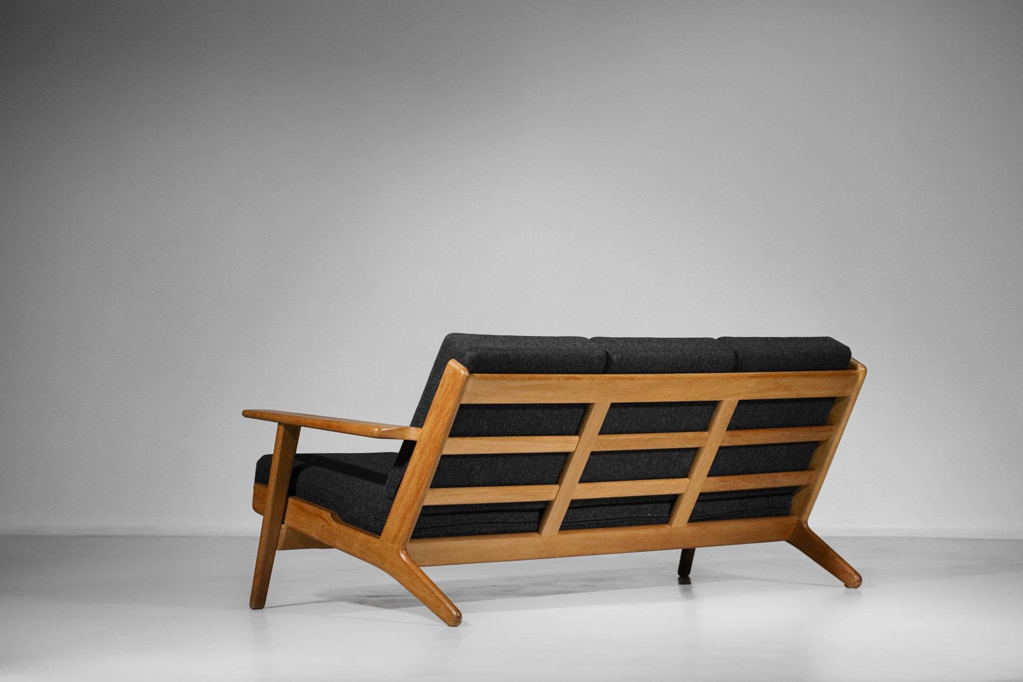 Scandinavian Sofa GE 290 Danish Designer Hans Wegner for GETAMA 5
